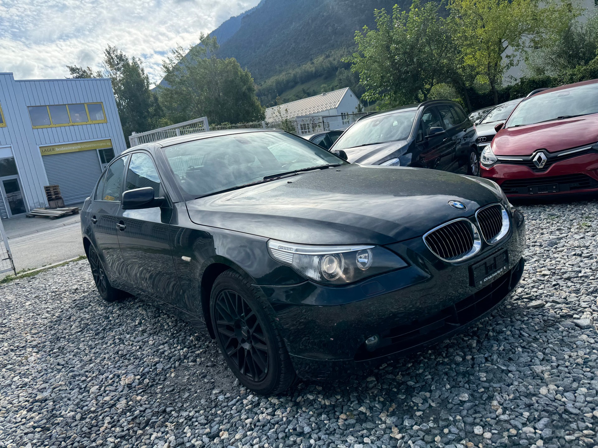 BMW 525xi-image-10