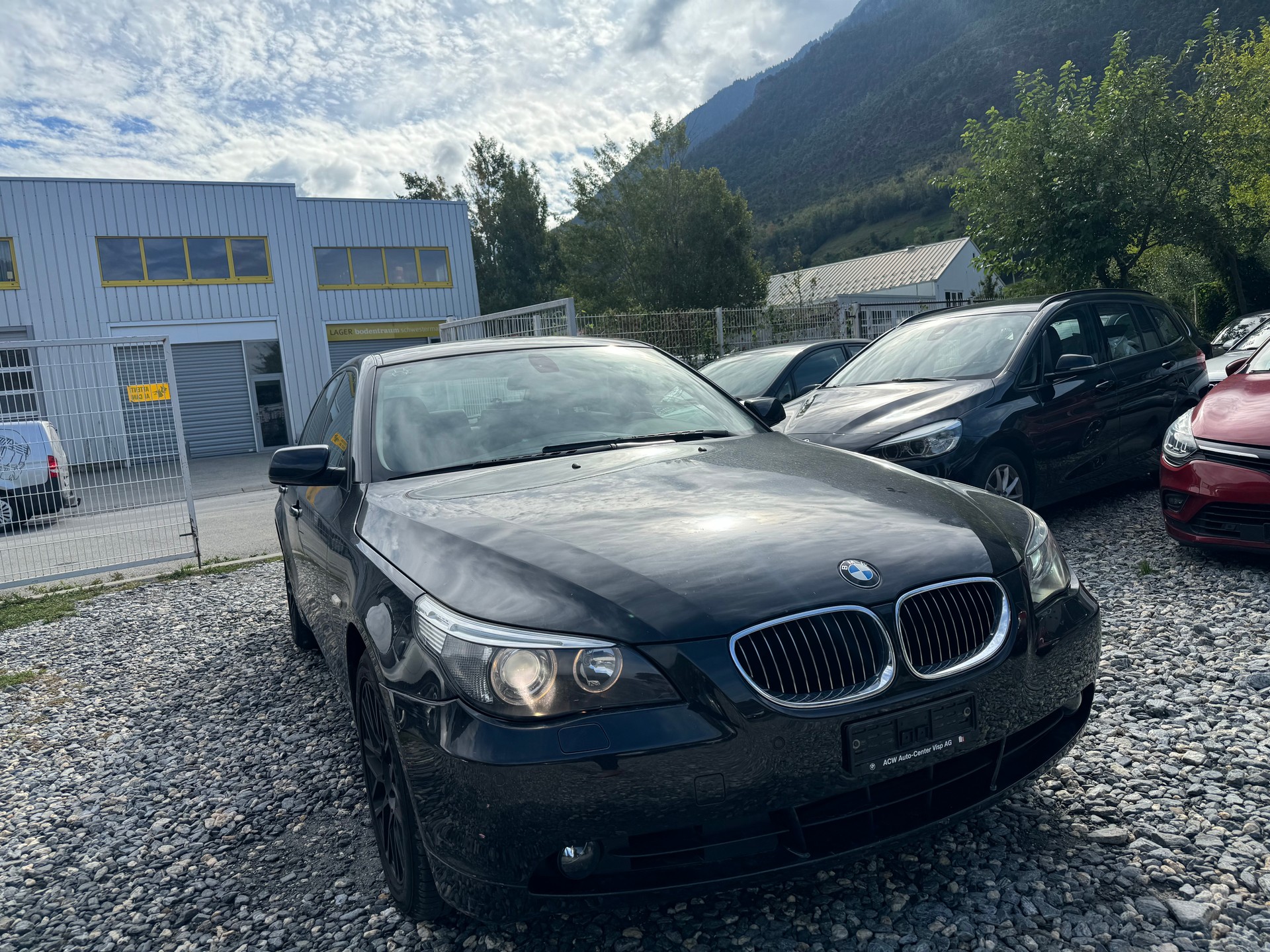BMW 525xi-image-1