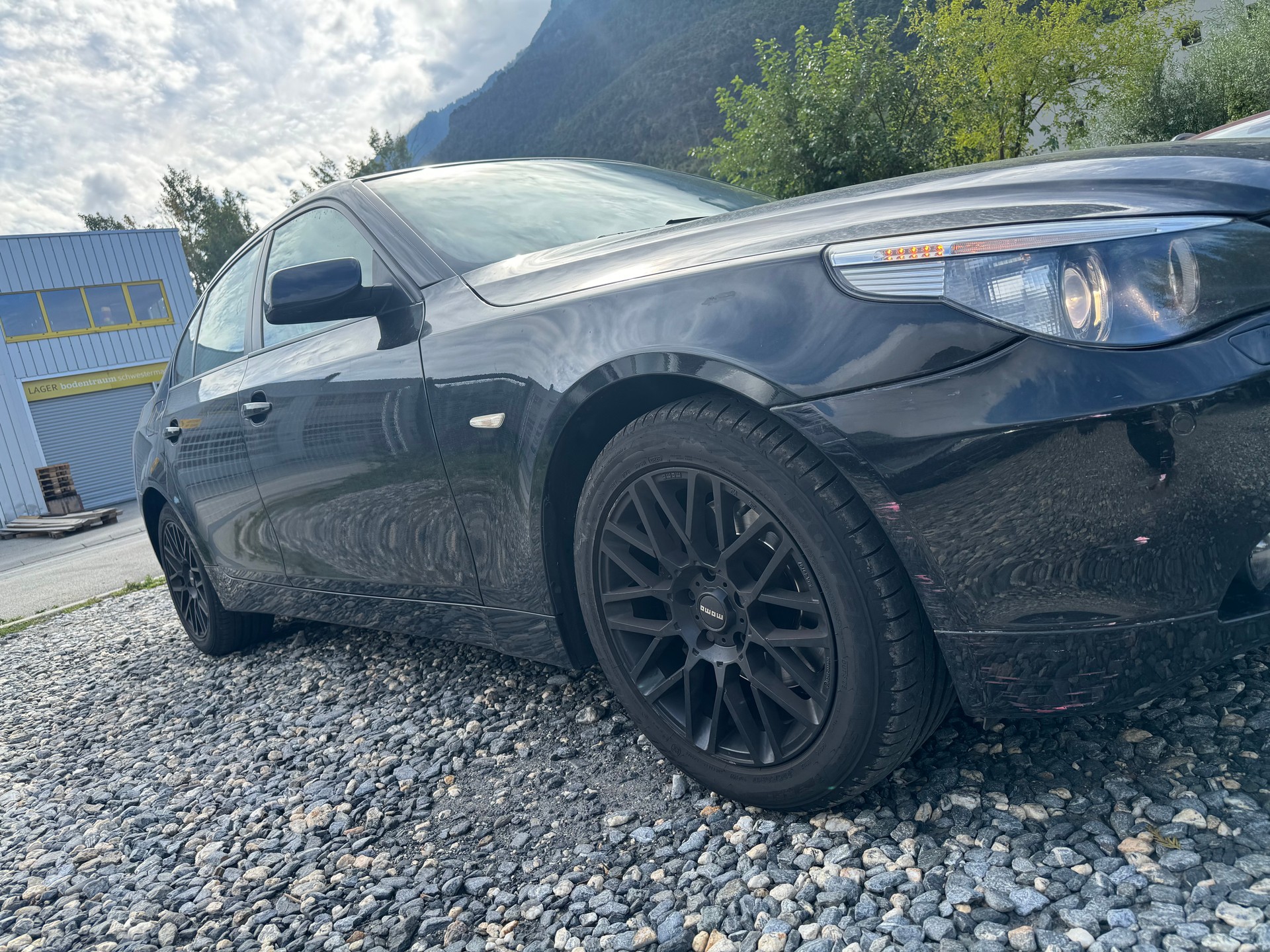 BMW 525xi-image-14