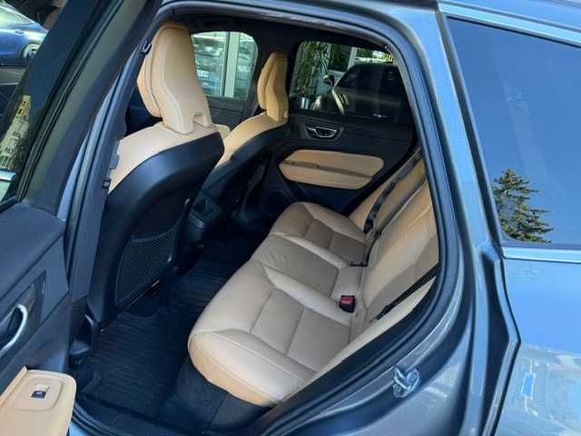 VOLVO XC60 T5 AWD Momentum Geartronic-image-6