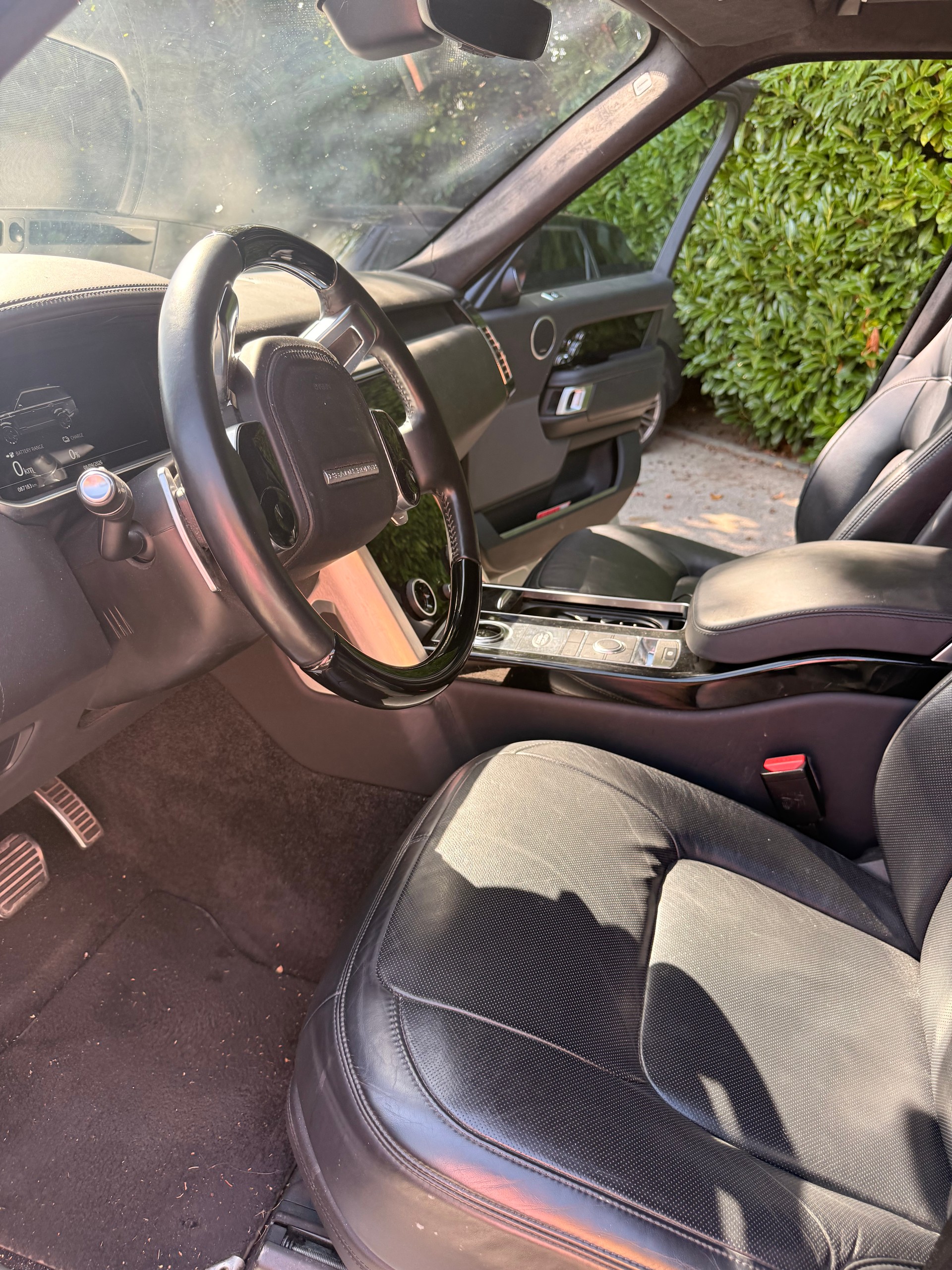 LAND ROVER 2.0 P400e Autobiography-image-3