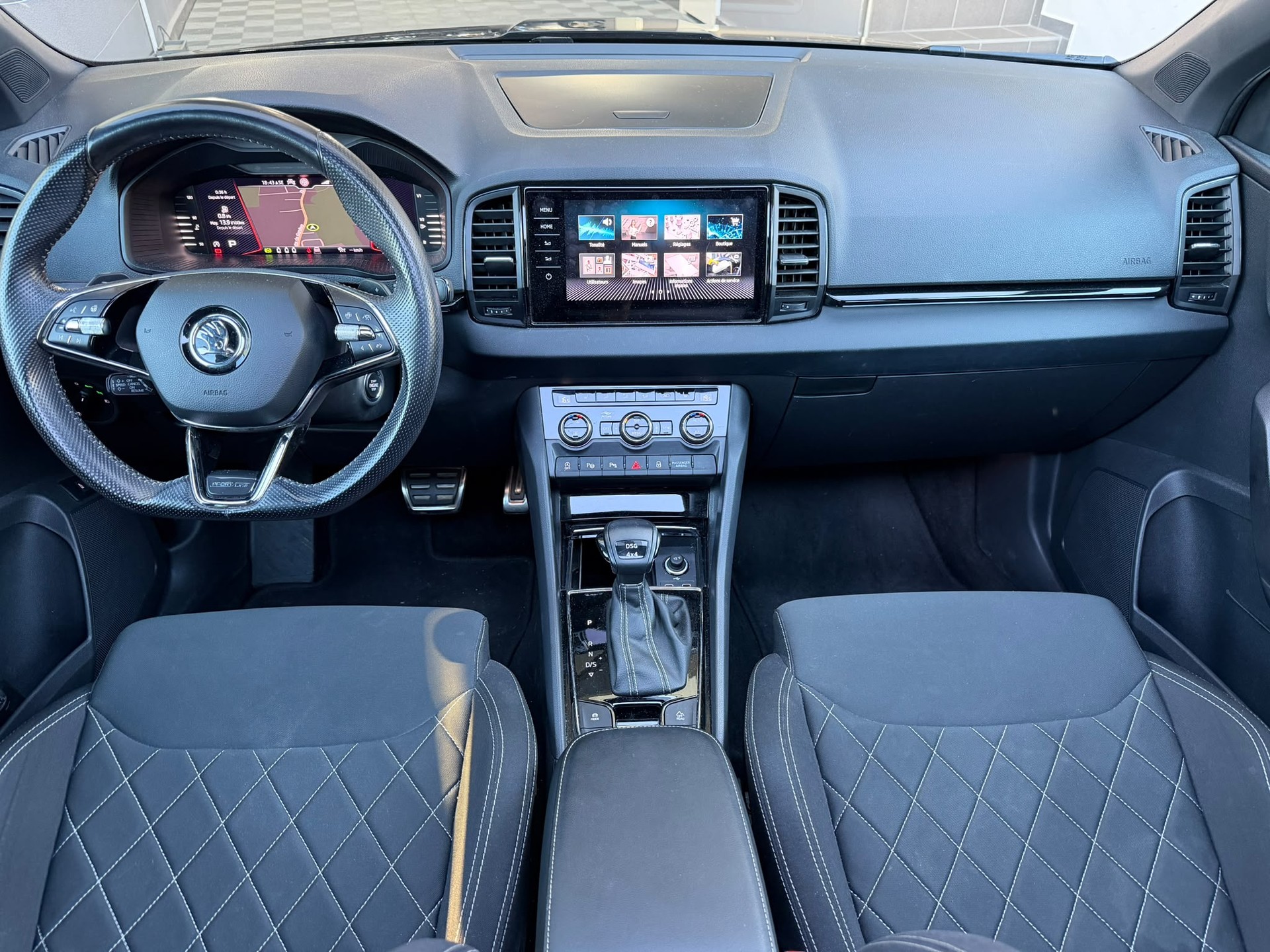 SKODA Karoq 2.0 TSI SportLine 4x4 DSG - Toit ouvrant - Caméra de recul-image-10