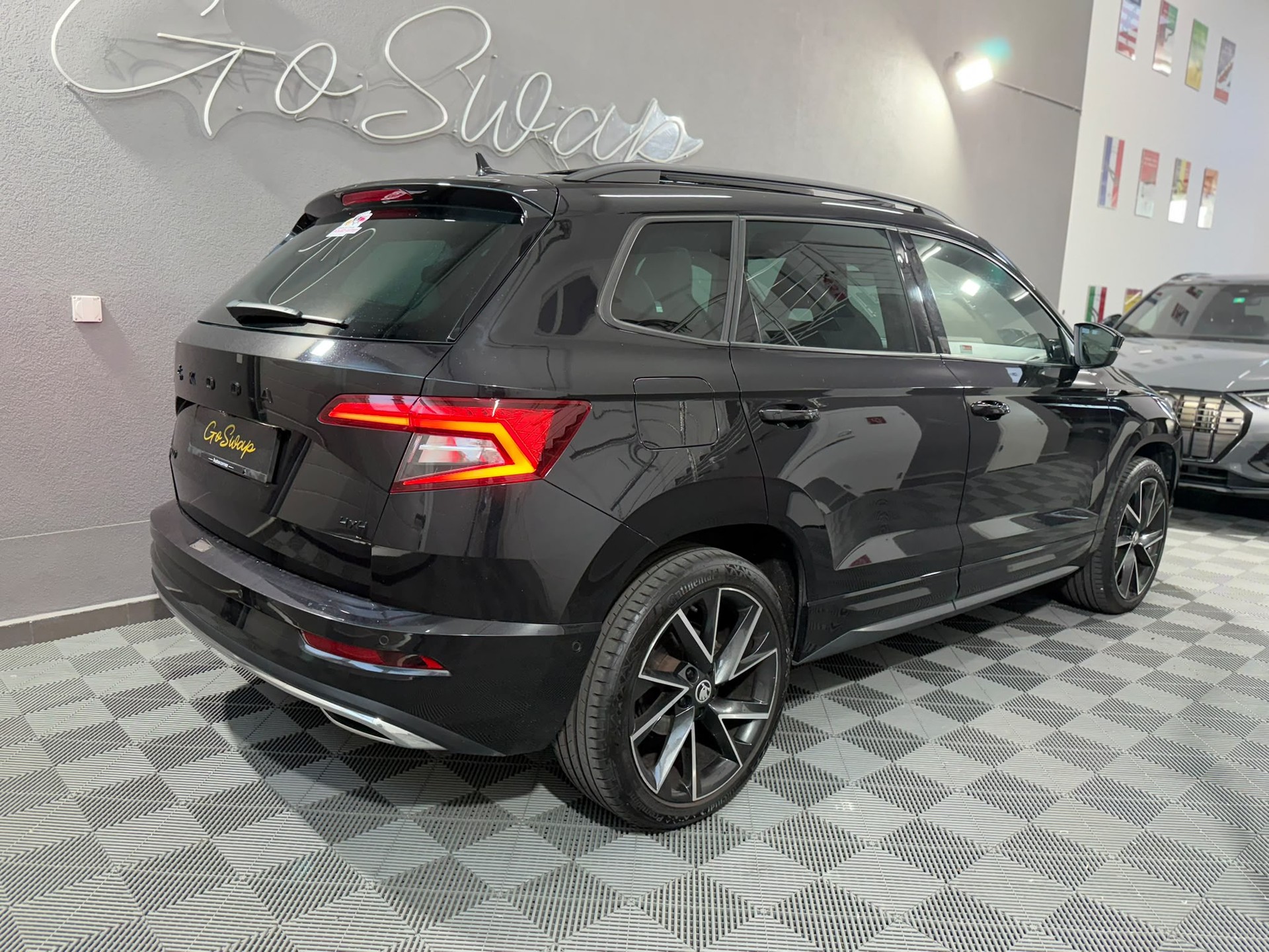 SKODA Karoq 2.0 TSI SportLine 4x4 DSG - Toit ouvrant - Caméra de recul-showroom-element-2