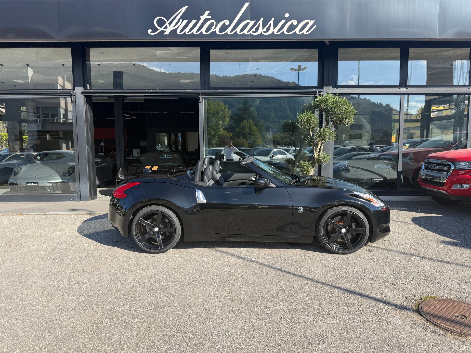 NISSAN 370 Z Roadster-showroom-element-3