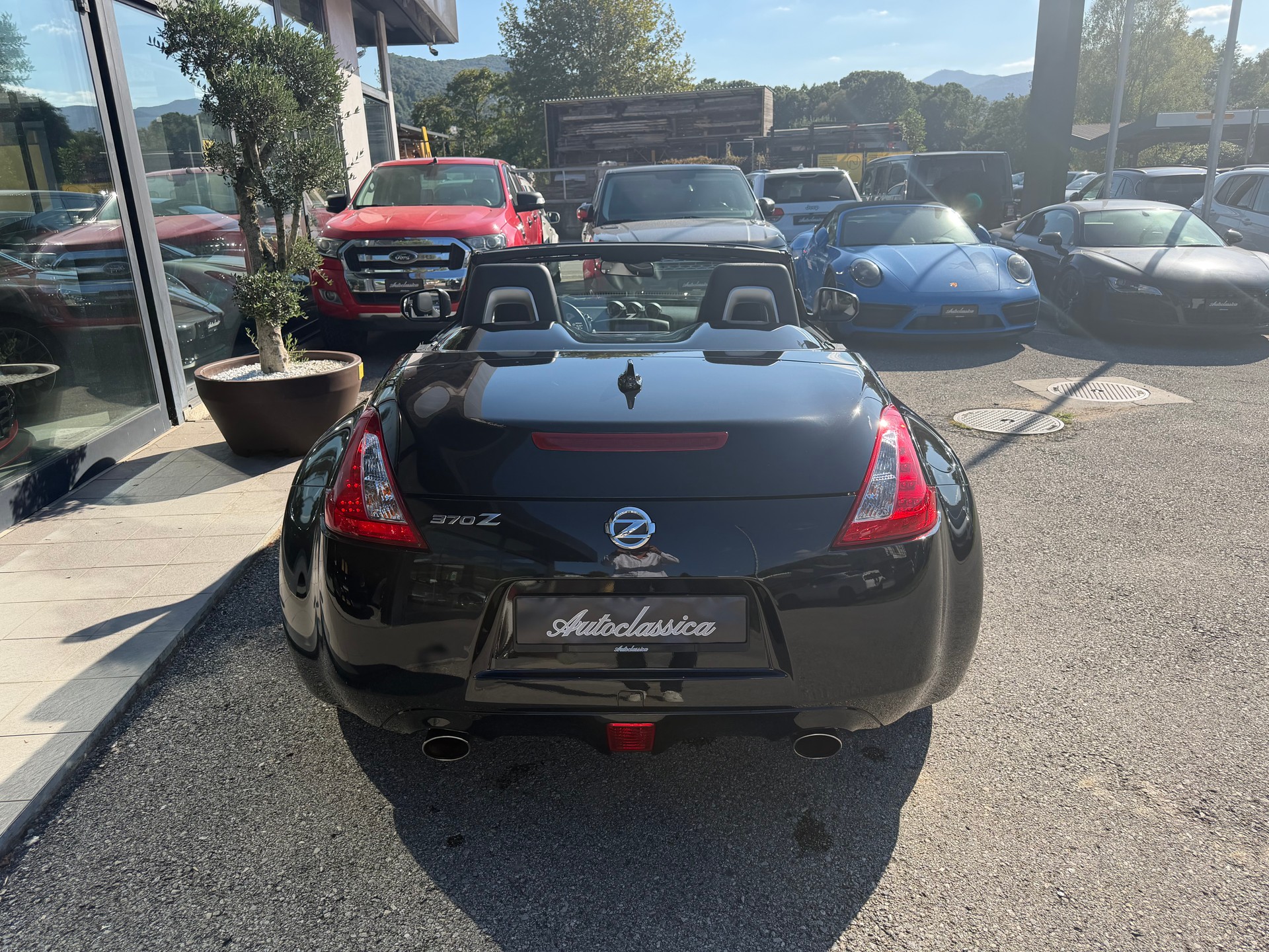 NISSAN 370 Z Roadster-showroom-element-2