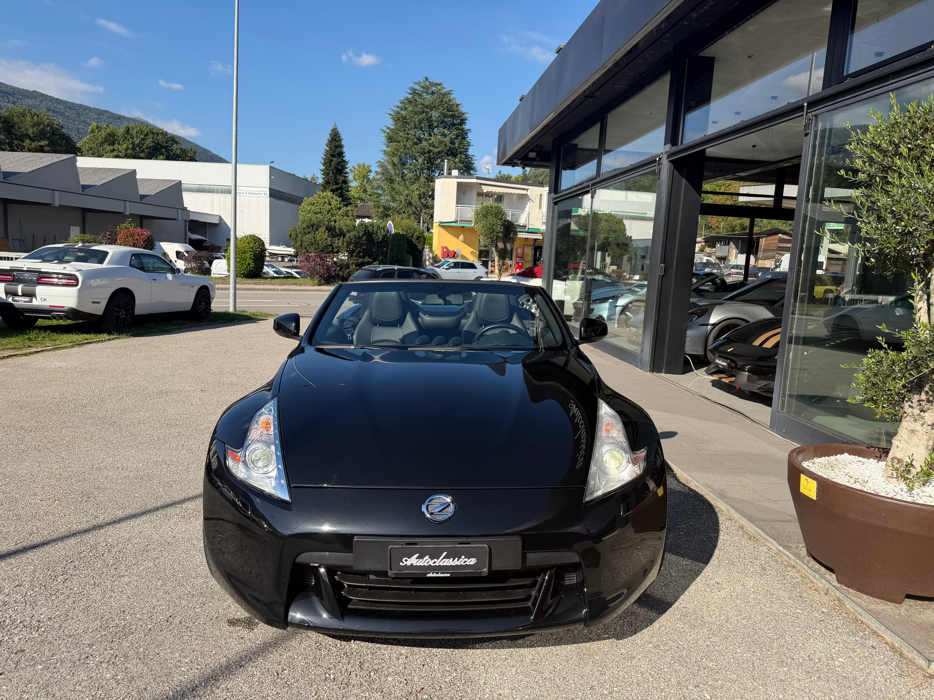 NISSAN 370 Z Roadster-showroom-element-1