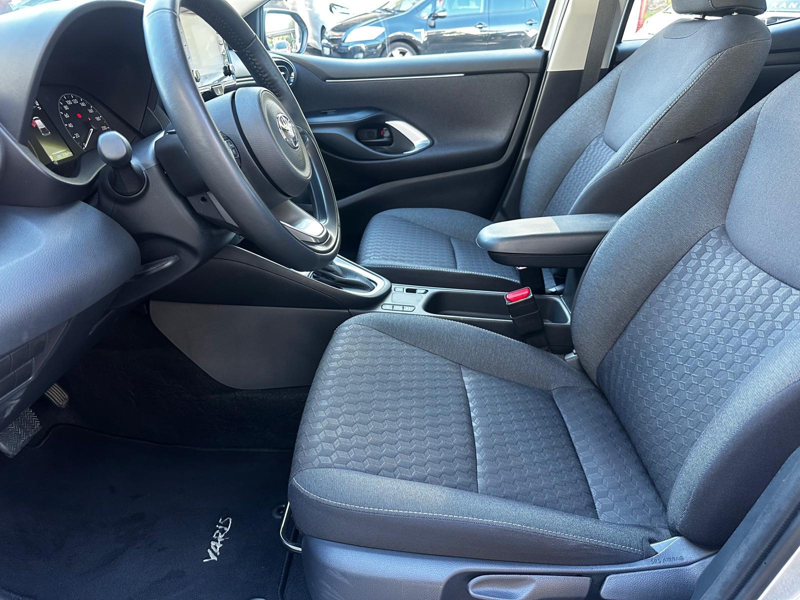TOYOTA Yaris 1.5 VVT-i HSD Comfort-image-8