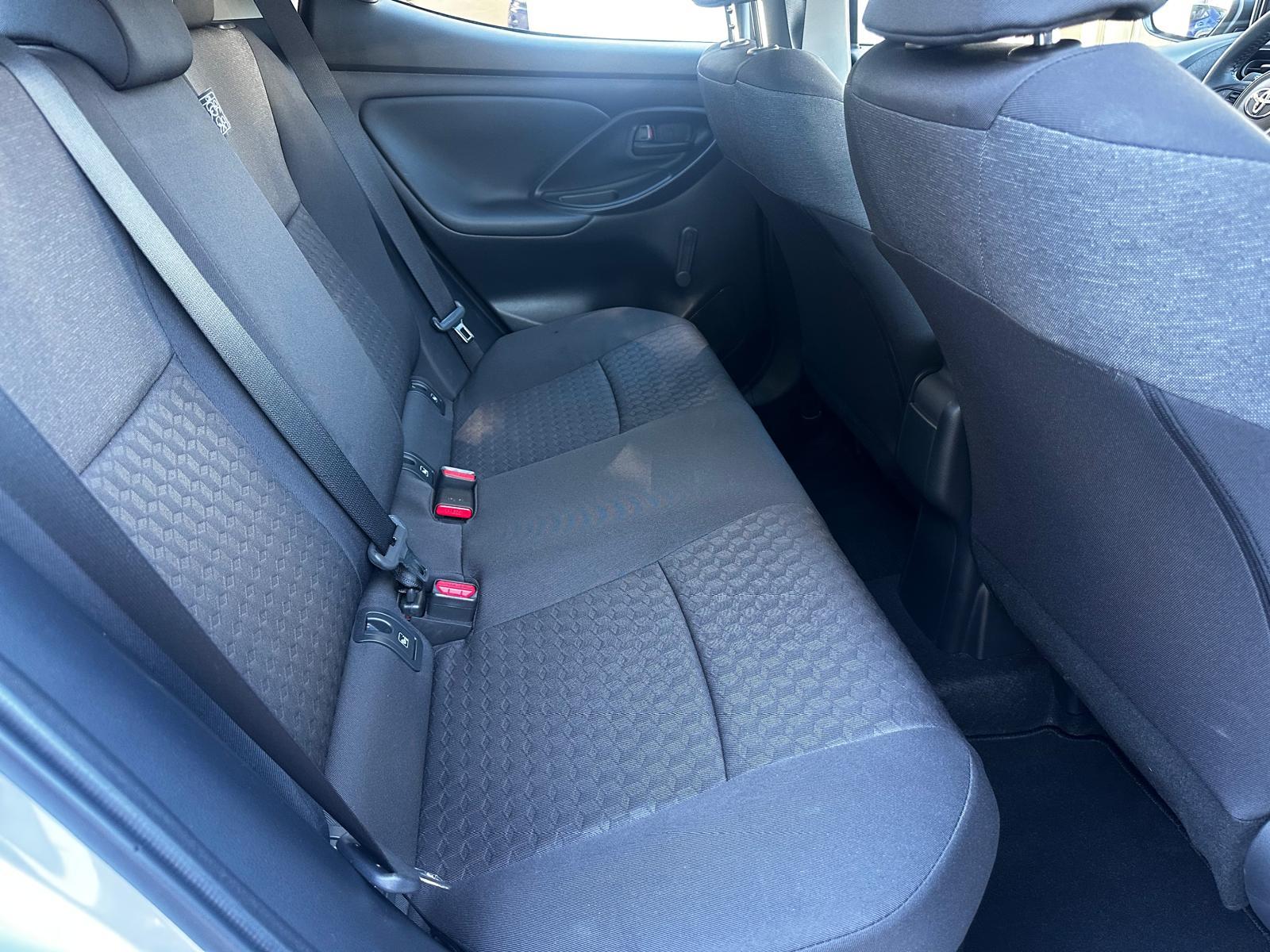 TOYOTA Yaris 1.5 VVT-i HSD Comfort-image-11