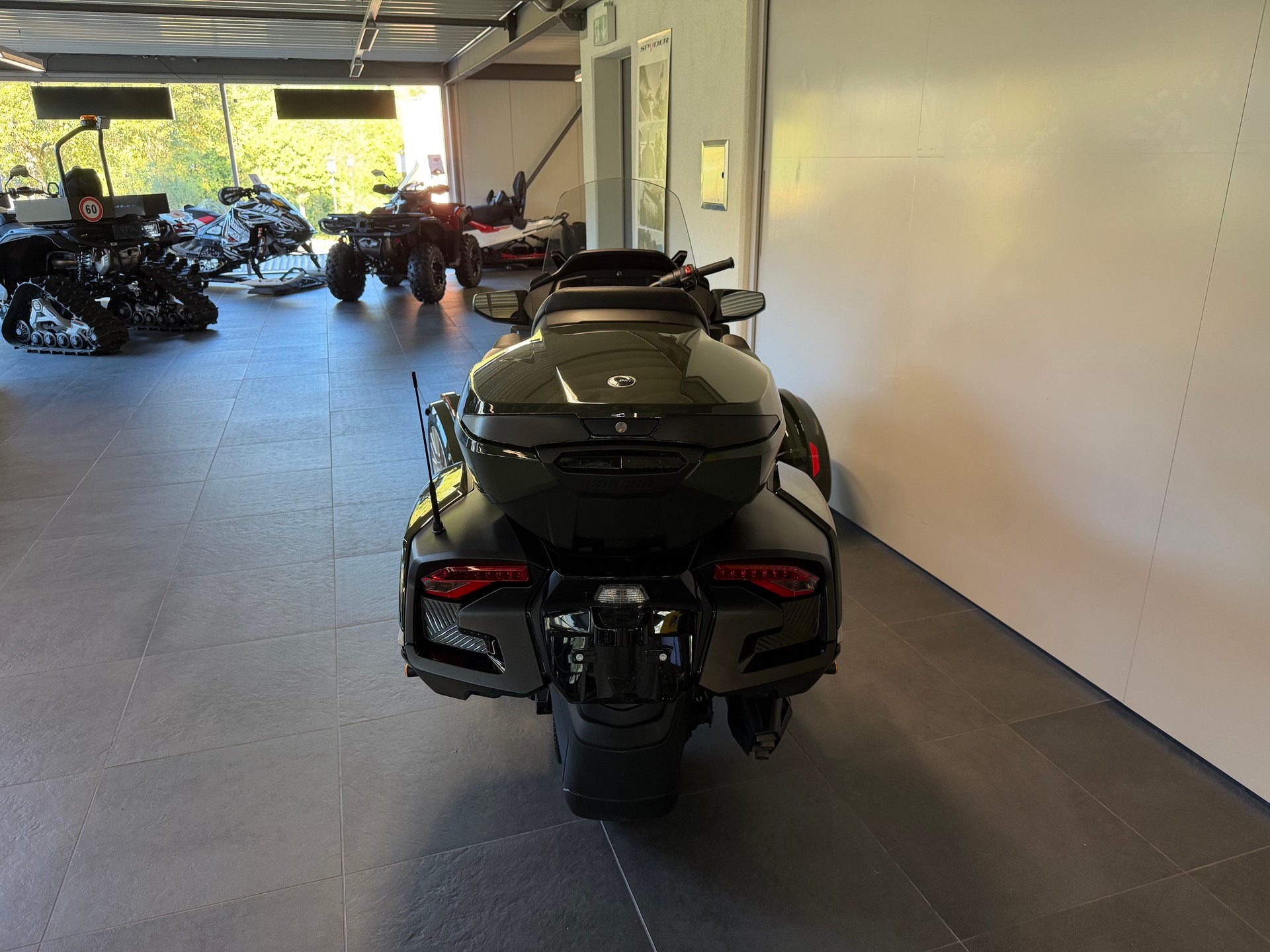 CAN-AM Spyder RT-LTD Sea Sky Edition SE6-image-12