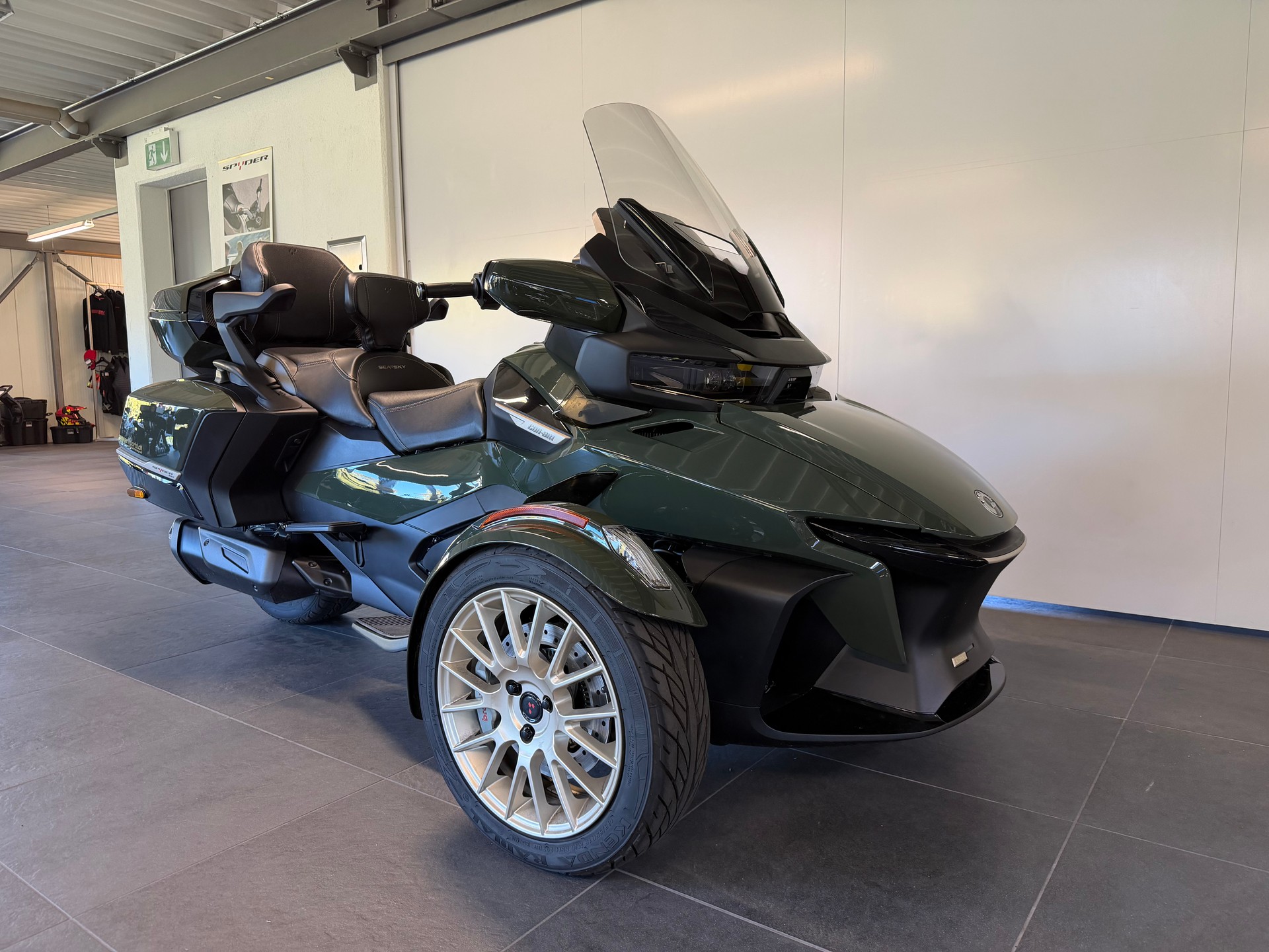 CAN-AM Spyder RT-LTD Sea Sky Edition SE6-image-4