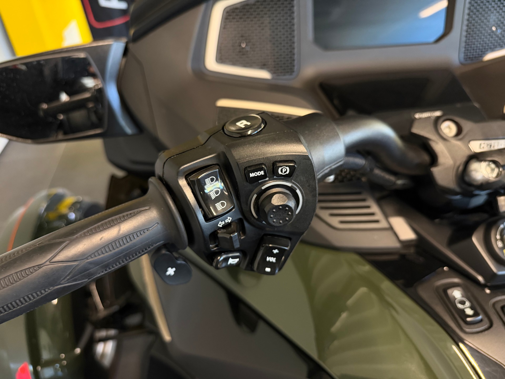 CAN-AM Spyder RT-LTD Sea Sky Edition SE6-image-9