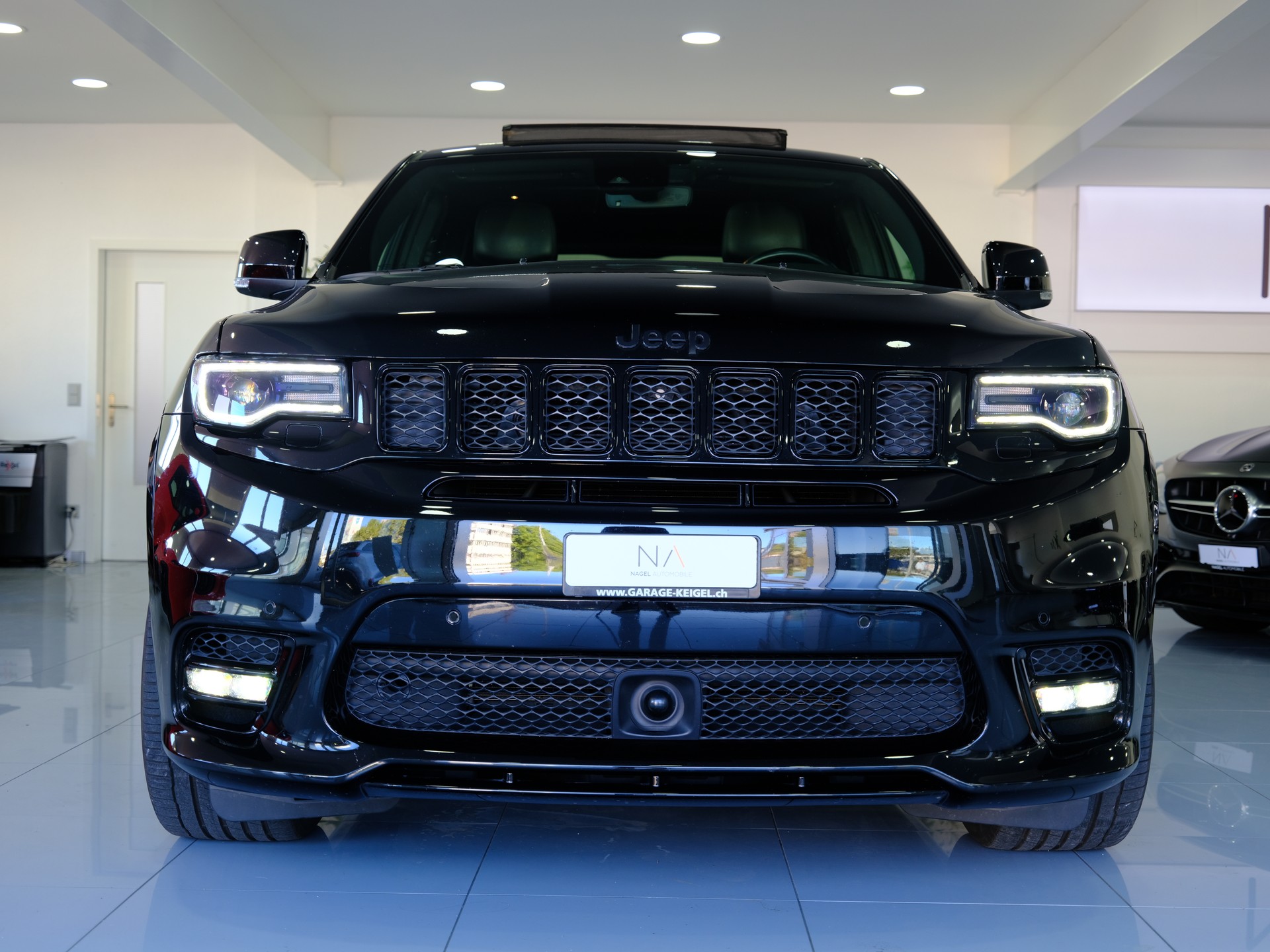 JEEP Grand Cherokee 6.4 V8 HEMI SRT8 Automatic-showroom-element-2