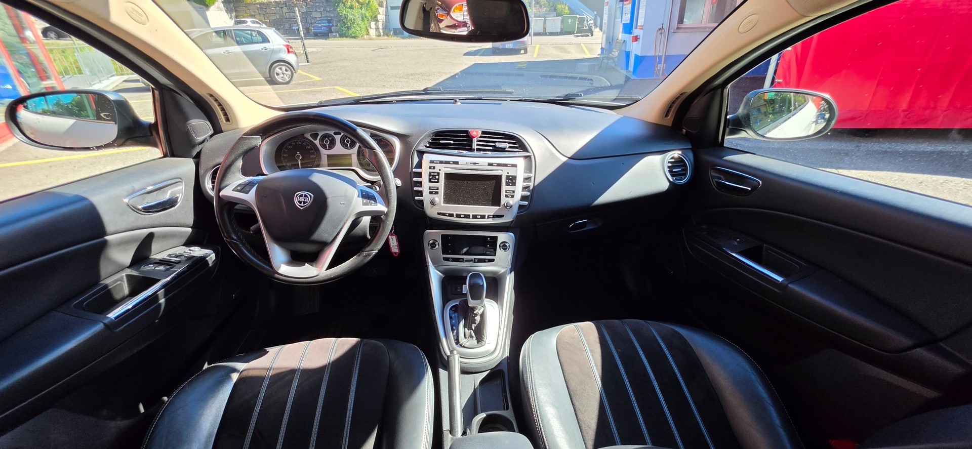 LANCIA Delta 1.8 Turbo-Jet Executive Sportronic-image-13