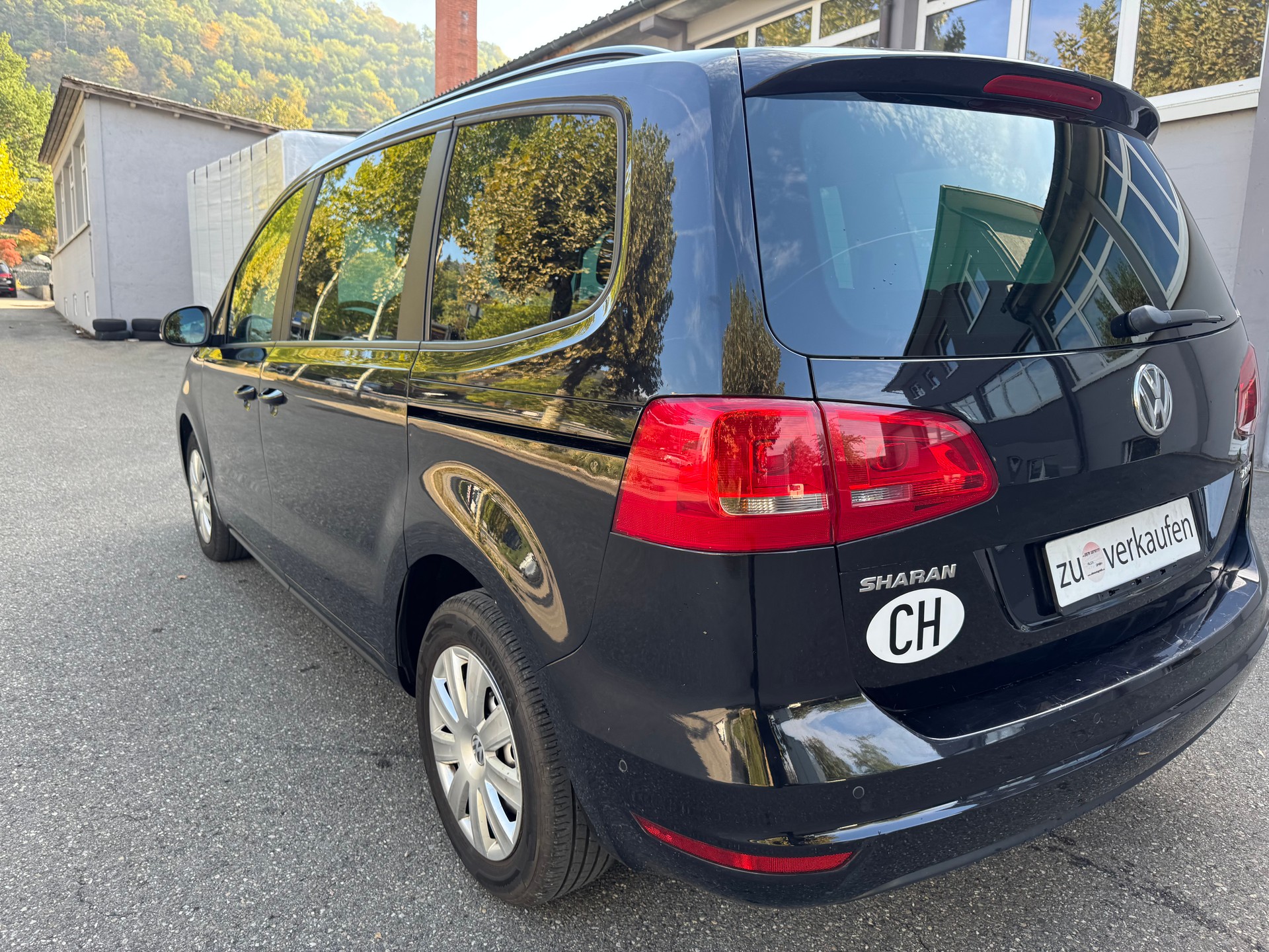 VW Sharan 2.0 TDI BlueMotion Technology Trendline-image-5