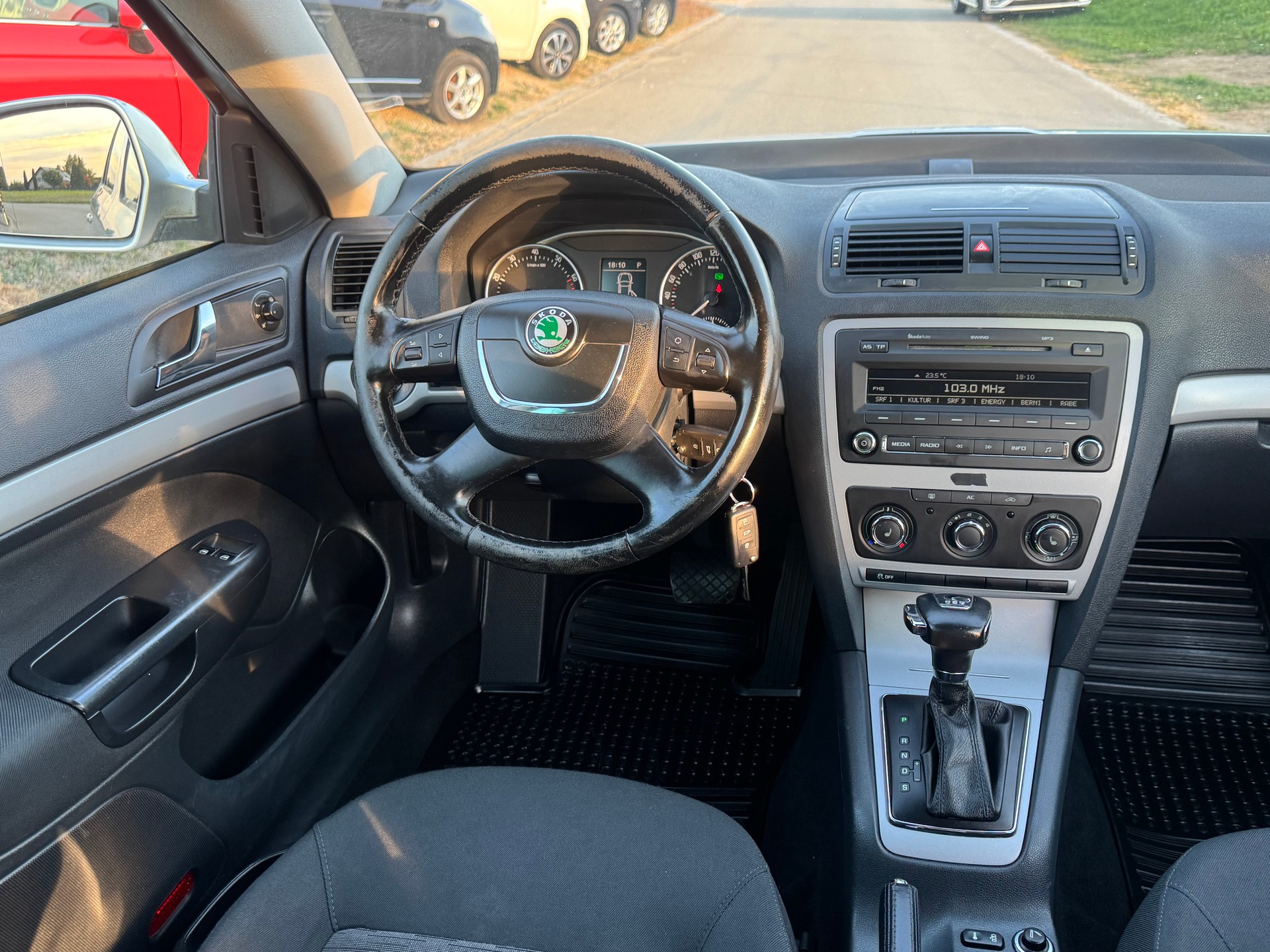 SKODA Octavia Combi 1.2 TSI Ambition DSG-image-8