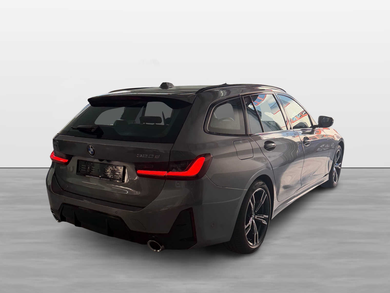 BMW 320d xDrive 48V Touring Steptronic M Sport-image-4