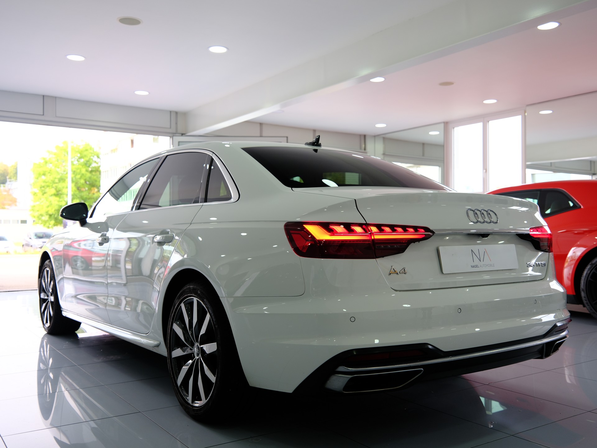AUDI A4 Limousine 35 TFSI advanced S-tronic *Rückfahrkamera* *Keyless*-image-4