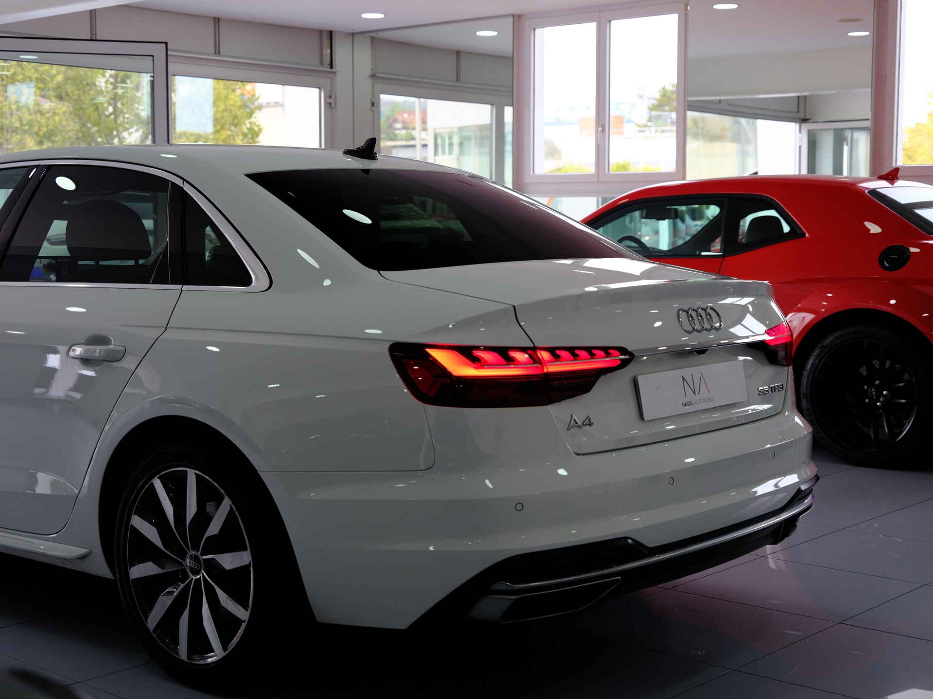 AUDI A4 Limousine 35 TFSI advanced S-tronic *Rückfahrkamera* *Keyless*-image-10
