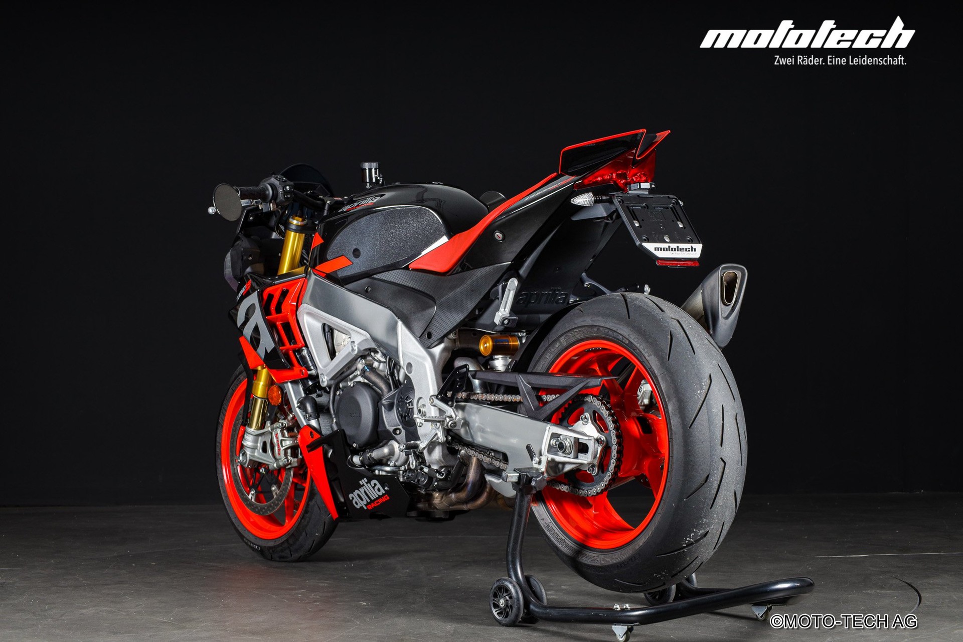 APRILIA Tuono V4 1100 Factory-image-3