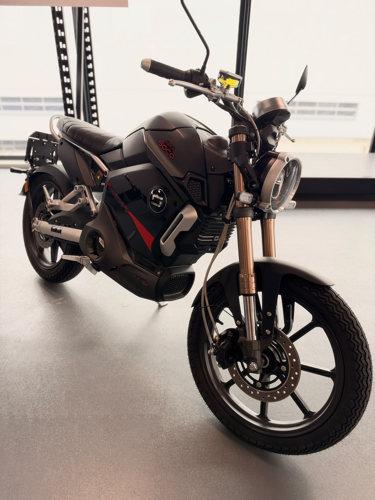SUPER SOCO TC MAX-showroom-element-1