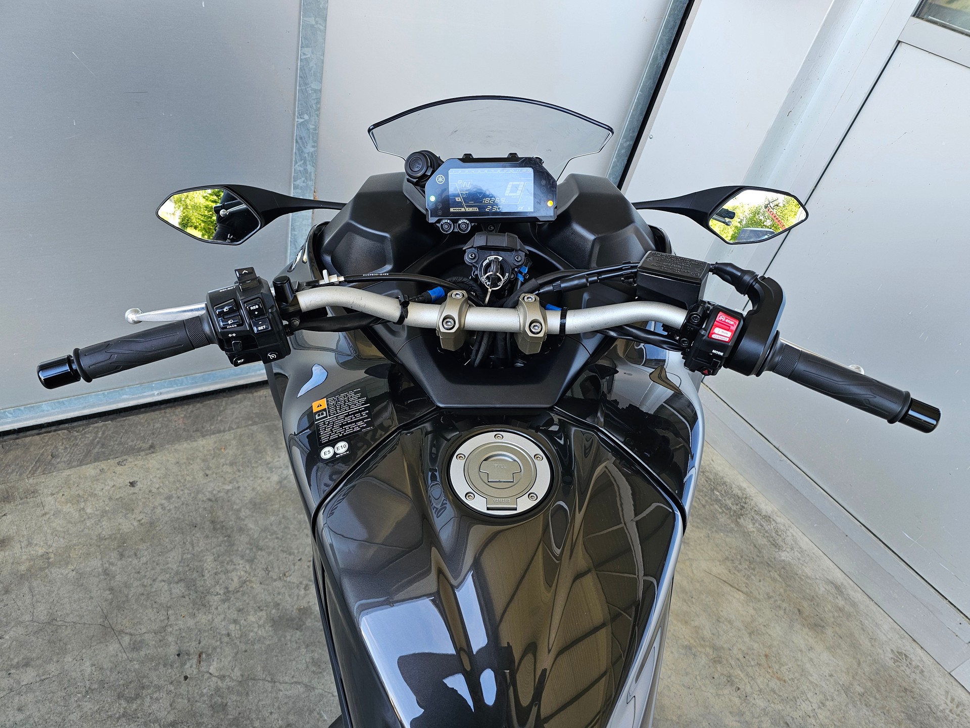 YAMAHA Niken-image-11