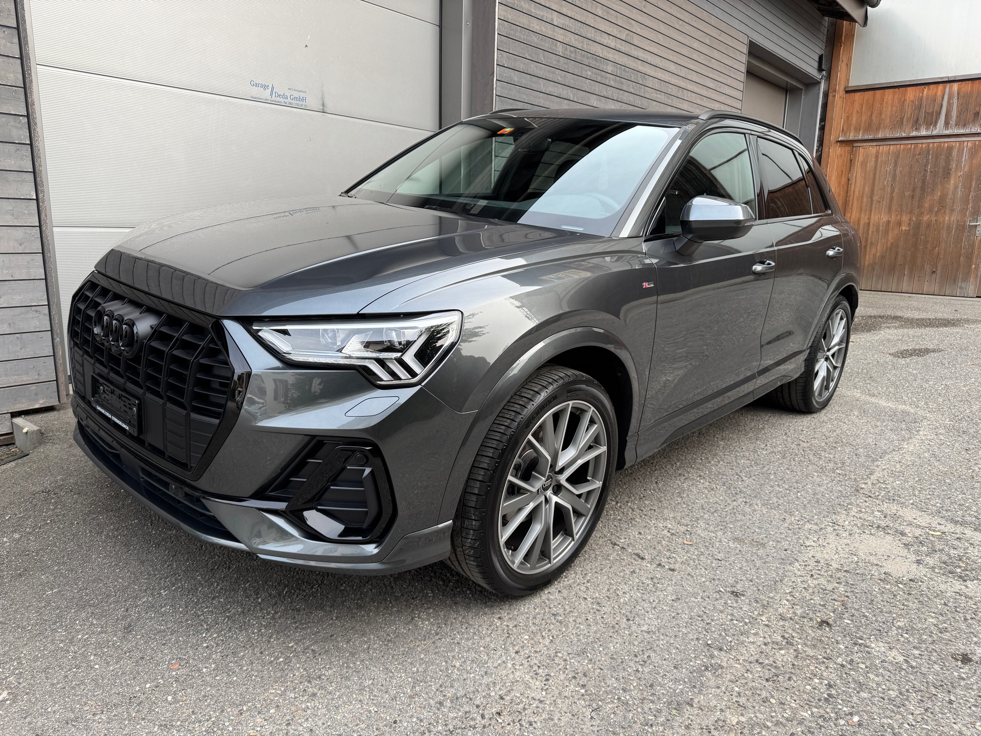 AUDI Q3 35 TFSI S line Attraction S-tronic-image-1