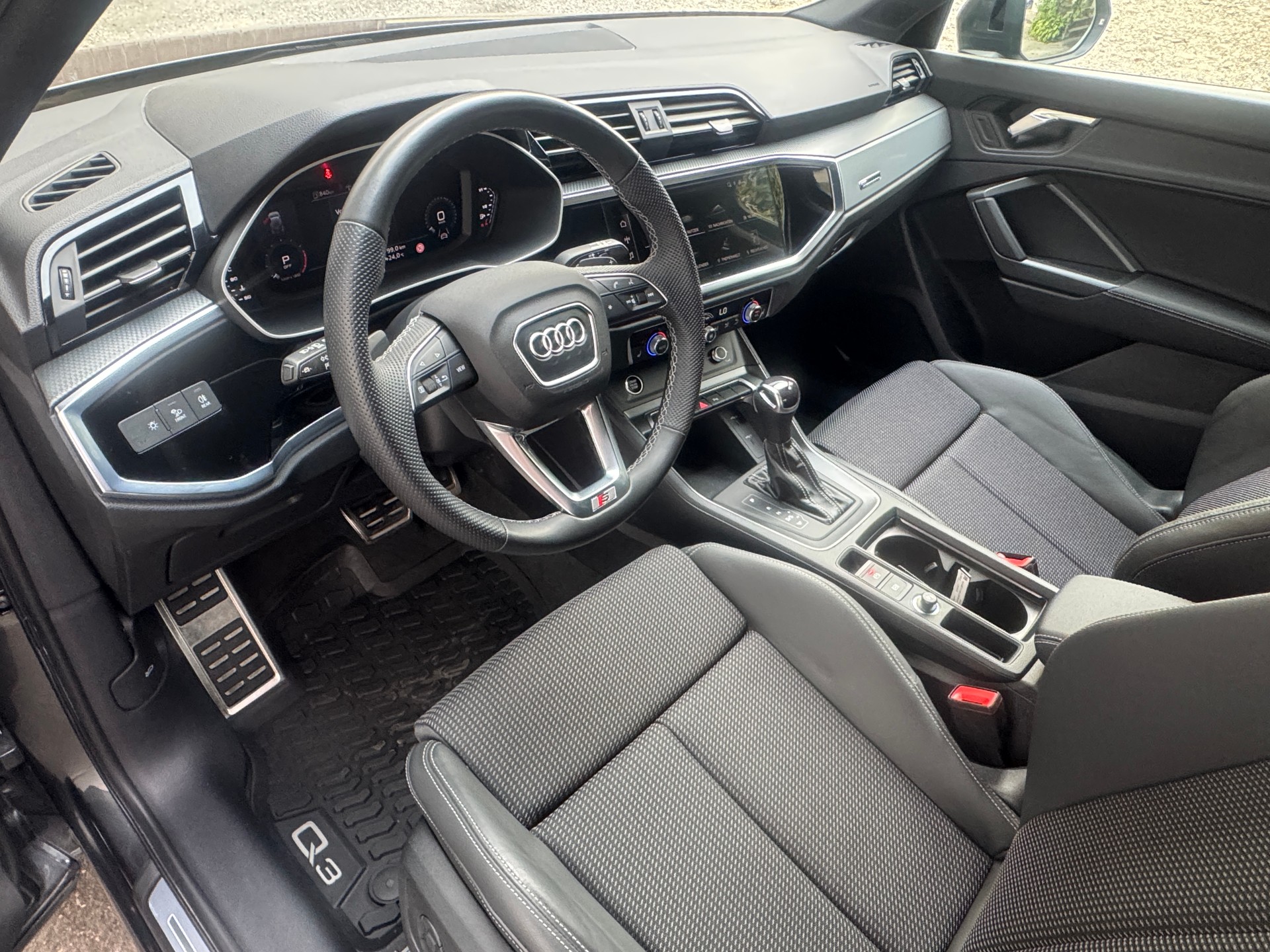 AUDI Q3 35 TFSI S line Attraction S-tronic-image-8