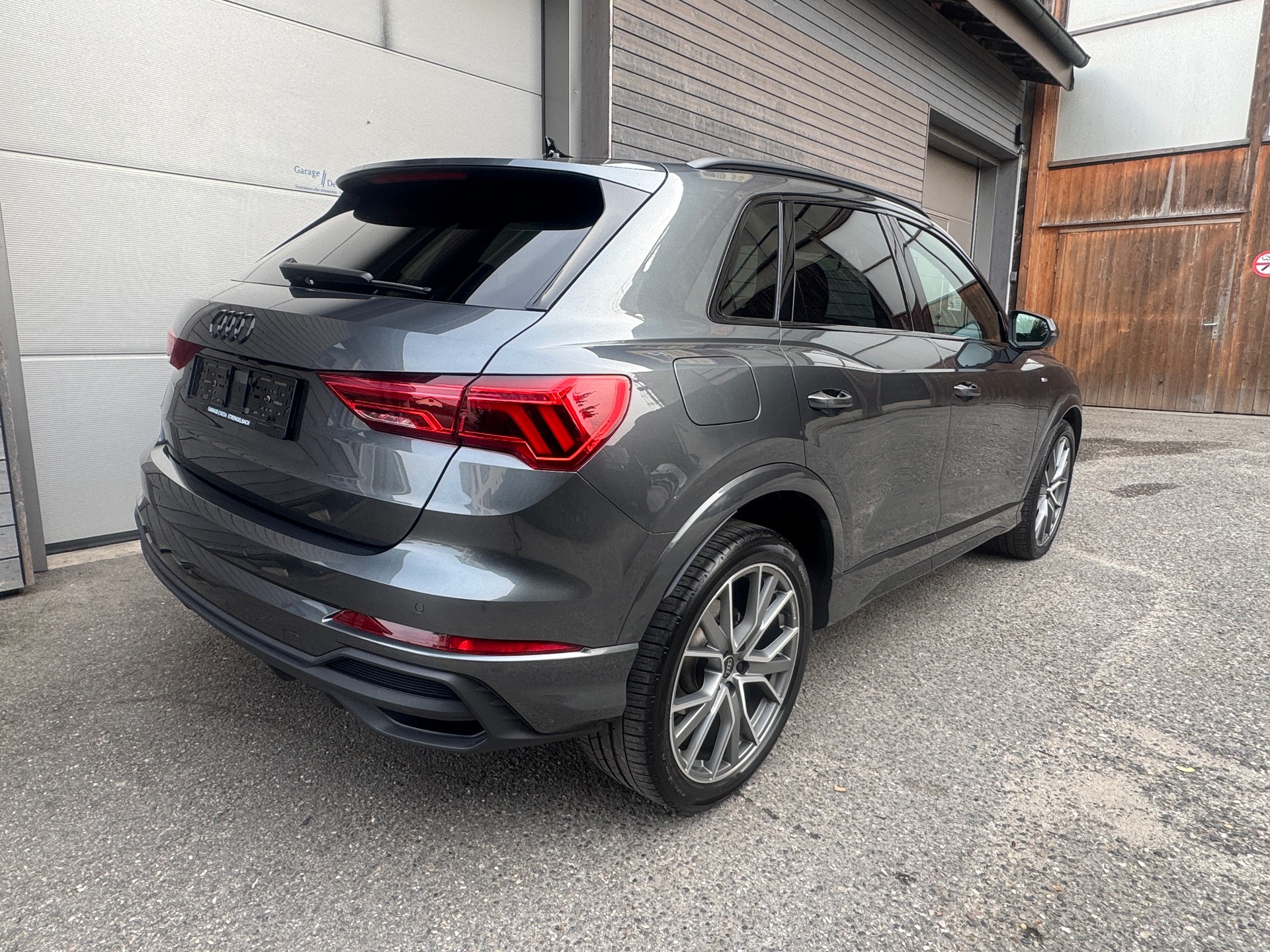AUDI Q3 35 TFSI S line Attraction S-tronic-image-3