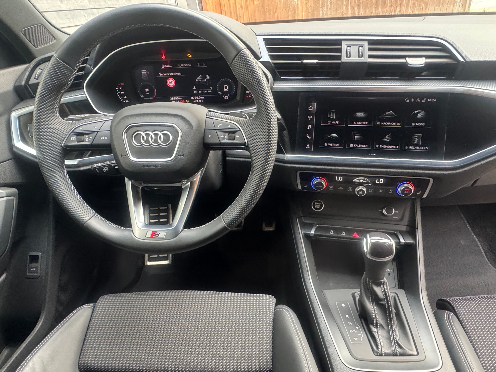 AUDI Q3 35 TFSI S line Attraction S-tronic-image-10
