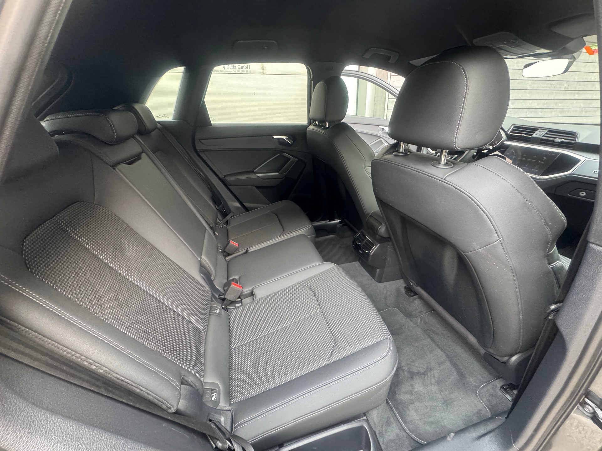AUDI Q3 35 TFSI S line Attraction S-tronic-image-11