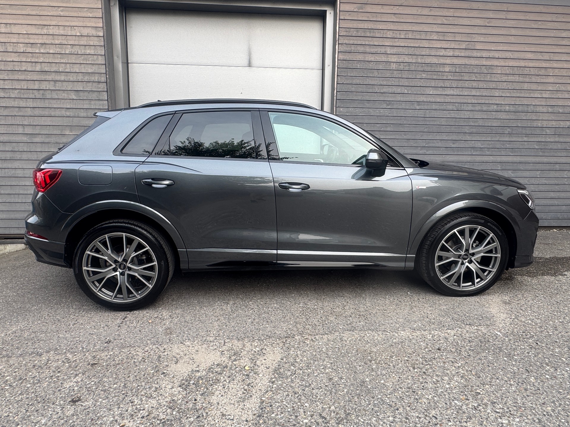 AUDI Q3 35 TFSI S line Attraction S-tronic-image-4