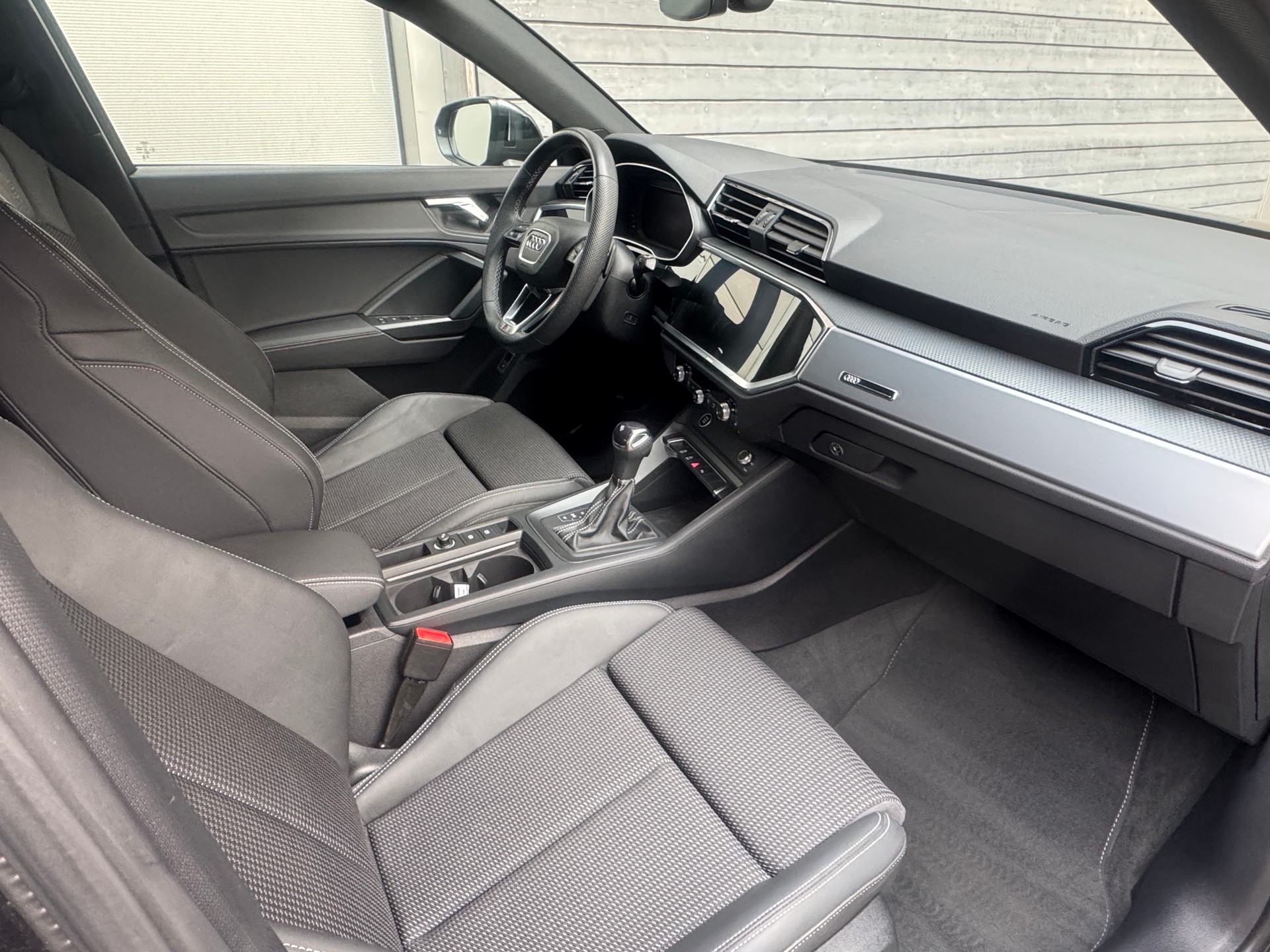 AUDI Q3 35 TFSI S line Attraction S-tronic-image-7