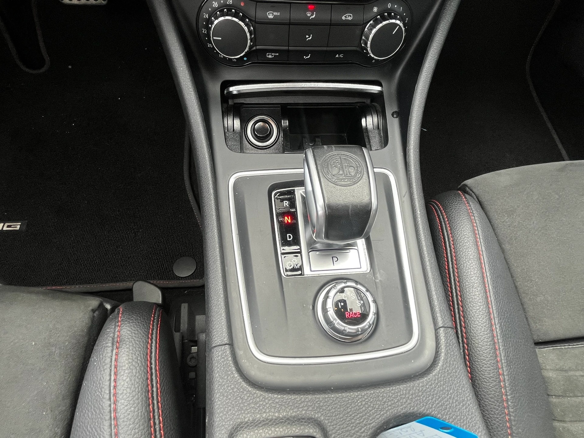 MERCEDES-BENZ CLA 45 AMG 4Matic Speedshift-image-6