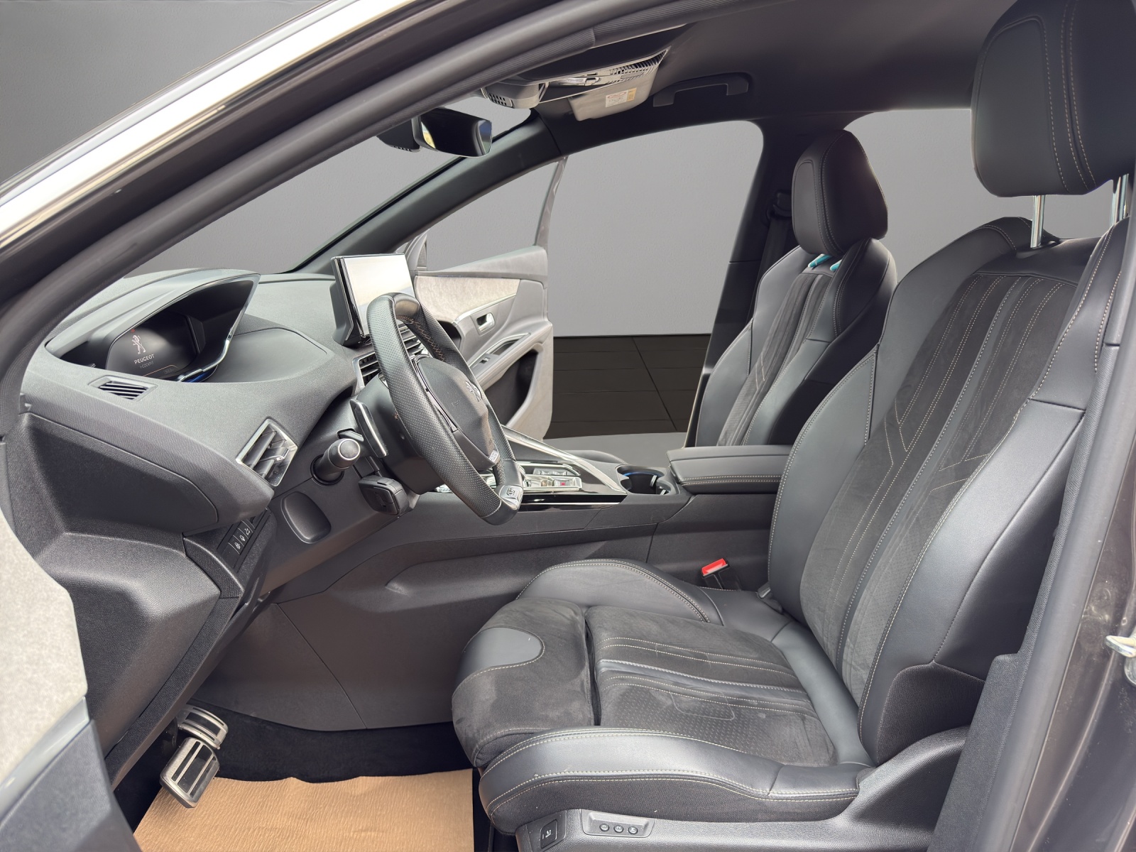 PEUGEOT 3008 1.2 PureTech GT Pack EAT8-image-8