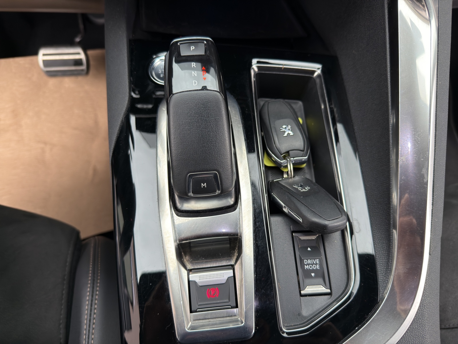 PEUGEOT 3008 1.2 PureTech GT Pack EAT8-image-15