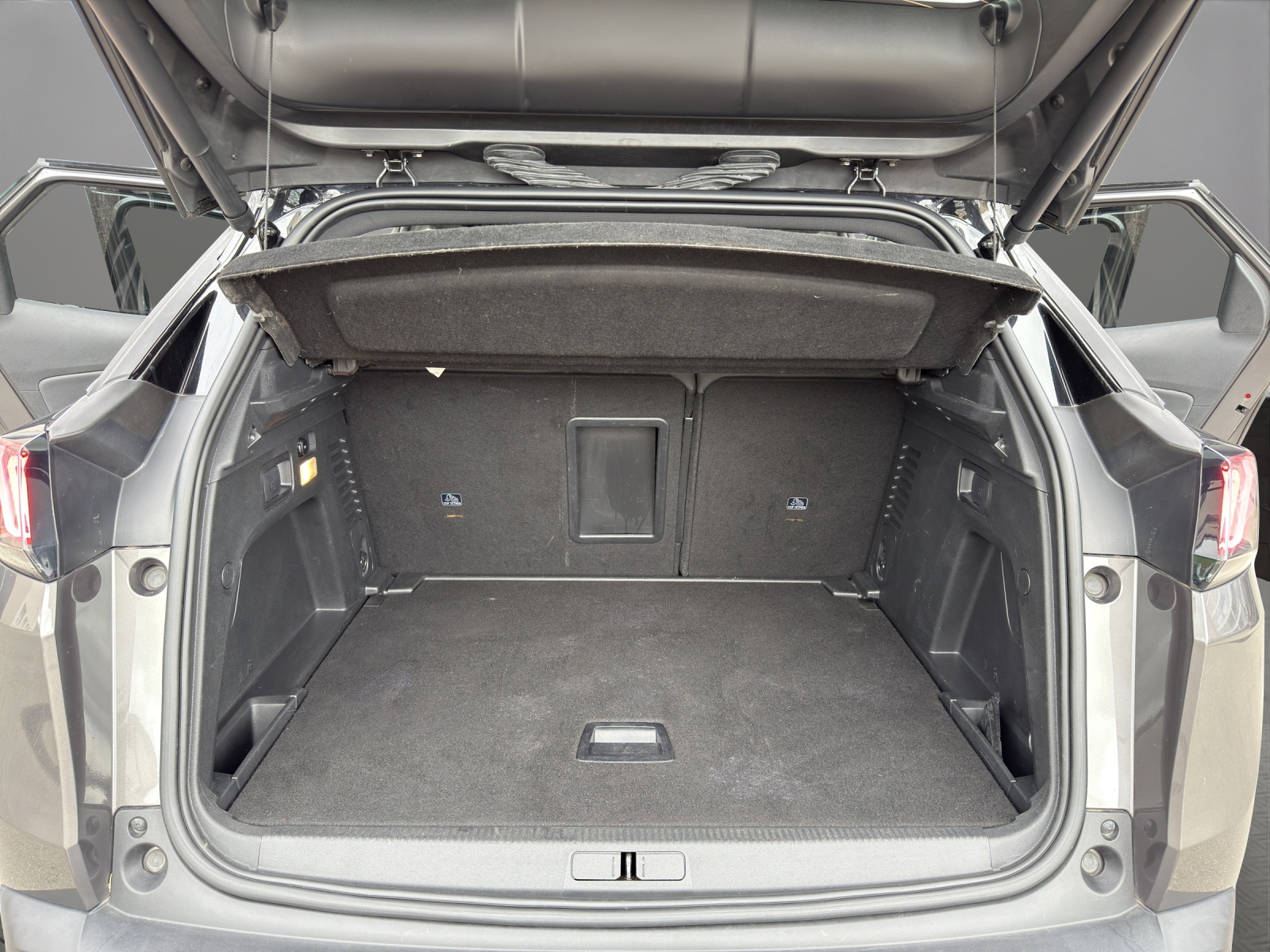 PEUGEOT 3008 1.2 PureTech GT Pack EAT8-image-18