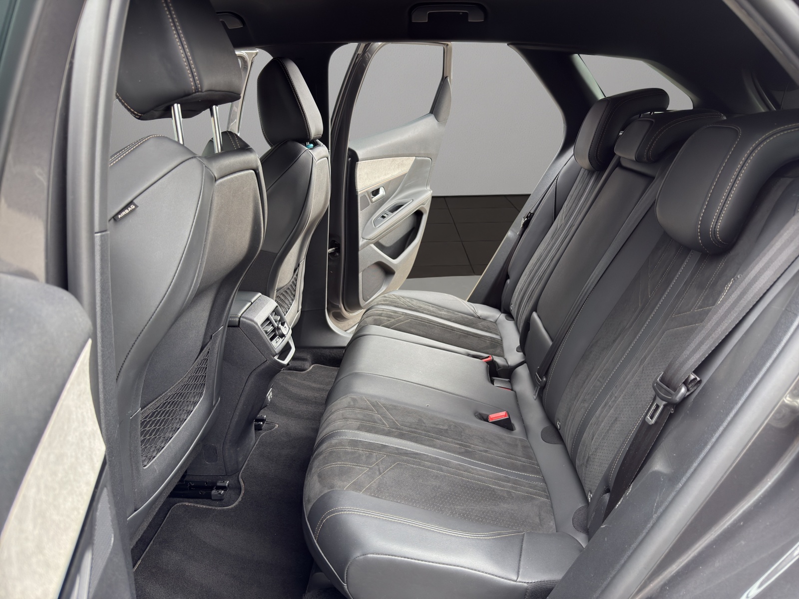 PEUGEOT 3008 1.2 PureTech GT Pack EAT8-image-12