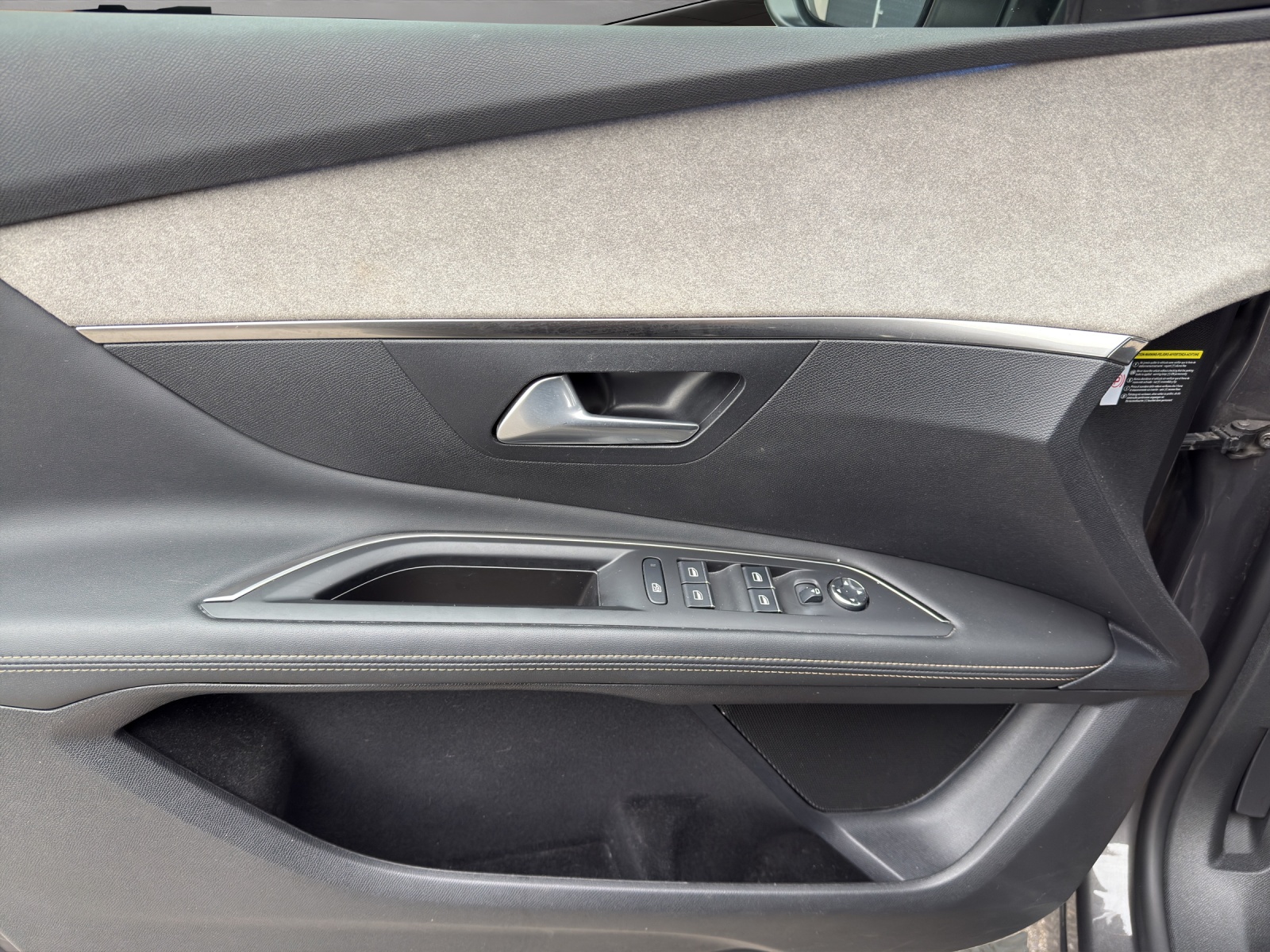 PEUGEOT 3008 1.2 PureTech GT Pack EAT8-image-11