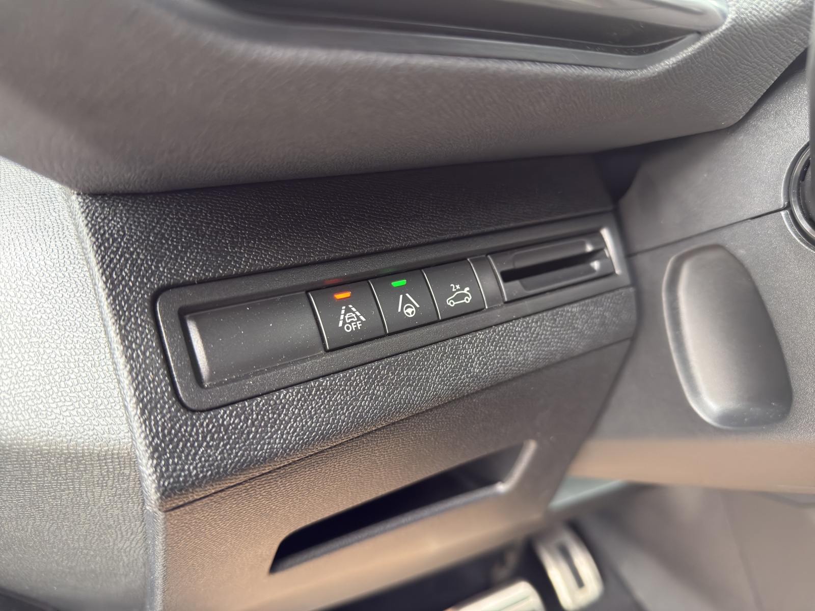 PEUGEOT 3008 1.2 PureTech GT Pack EAT8-image-24