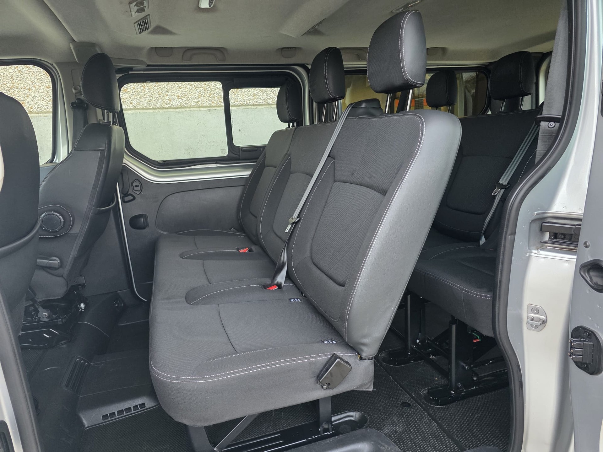 NISSAN NV300 dCi 145 2.9 L2H1 Comfort 9Pl.-image-5