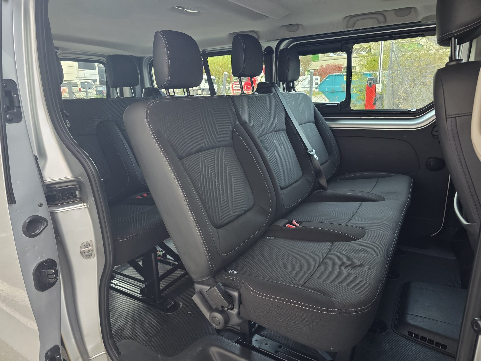 NISSAN NV300 dCi 145 2.9 L2H1 Comfort 9Pl.-image-9