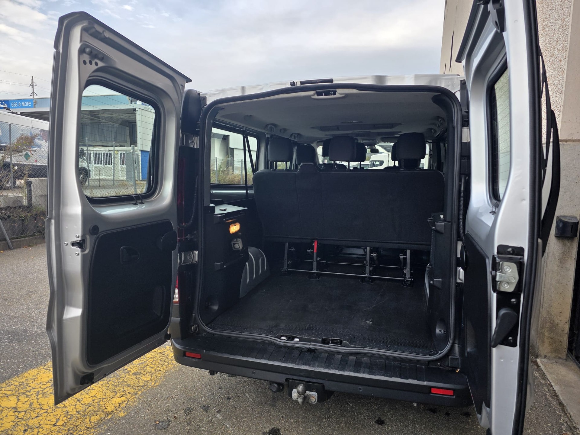 NISSAN NV300 dCi 145 2.9 L2H1 Comfort 9Pl.-image-3