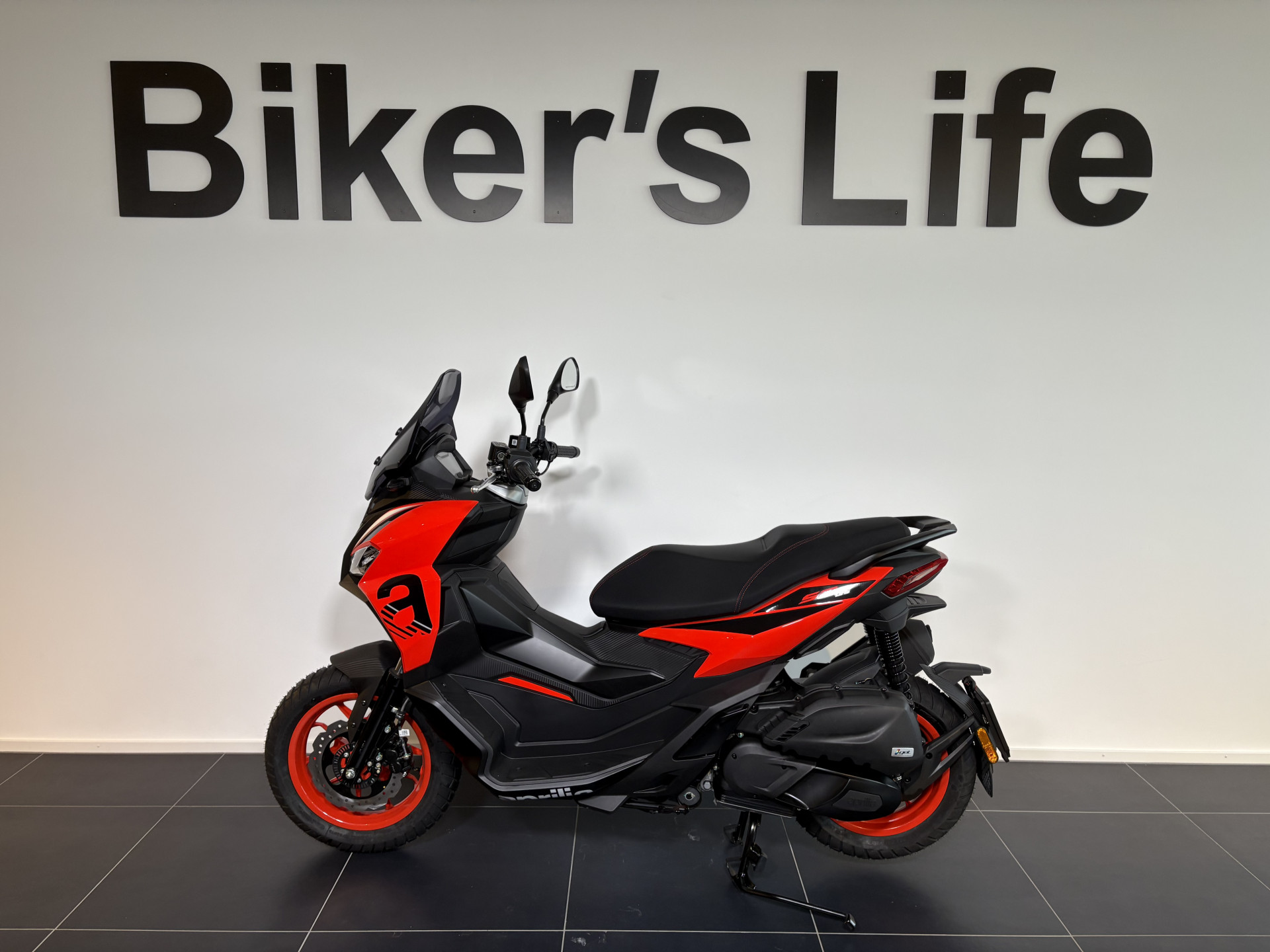 APRILIA SR GT 125 Sport-image-1