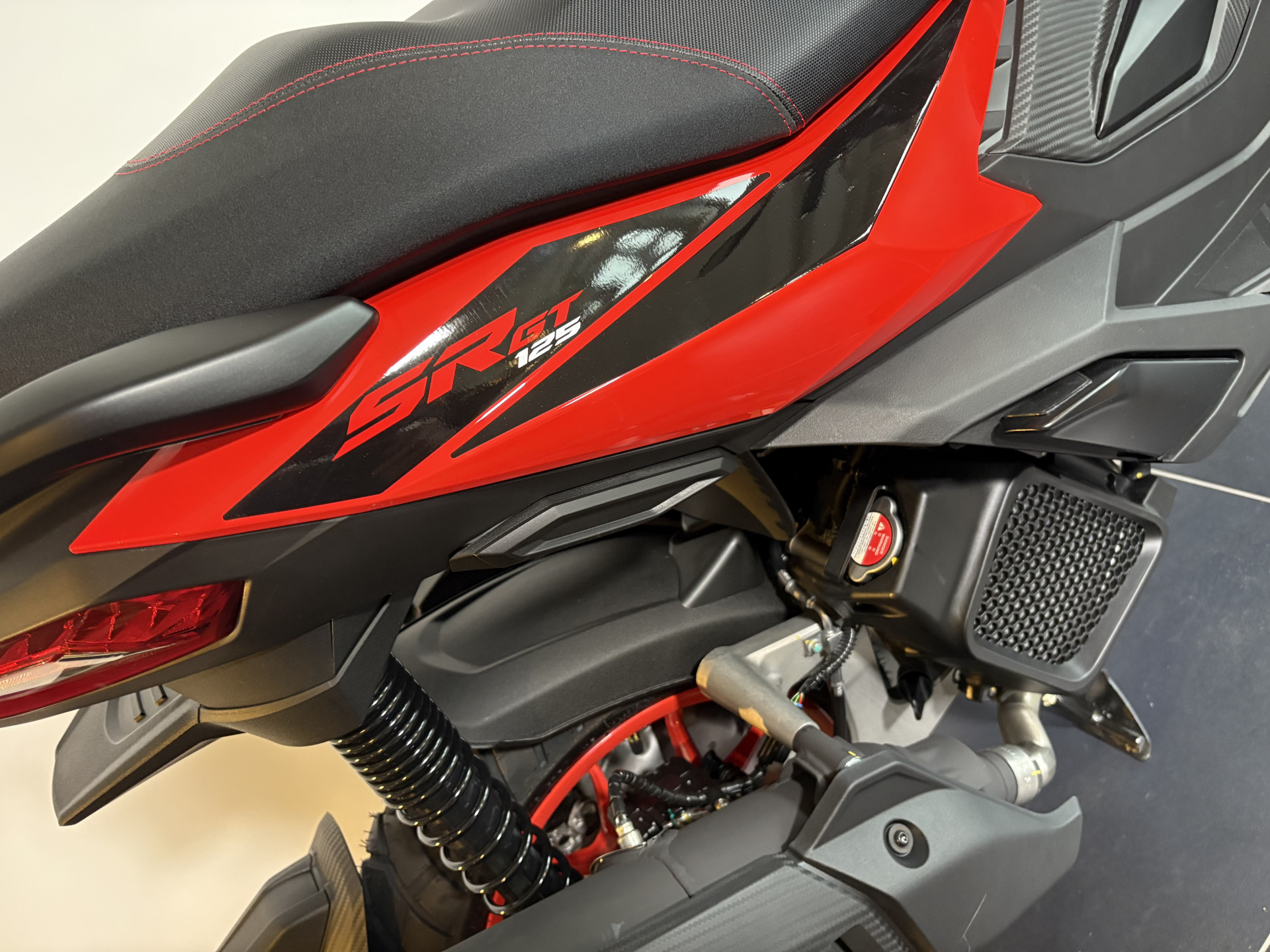 APRILIA SR GT 125 Sport-image-2