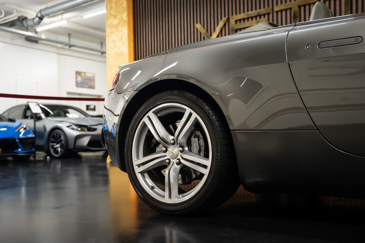 ASTON MARTIN V8 Vantage 4.7 Sportshift-image-10