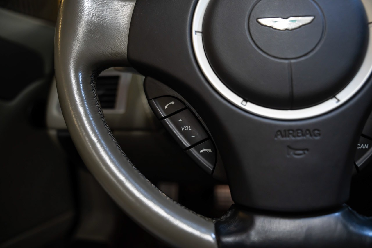 ASTON MARTIN V8 Vantage 4.7 Sportshift-image-25