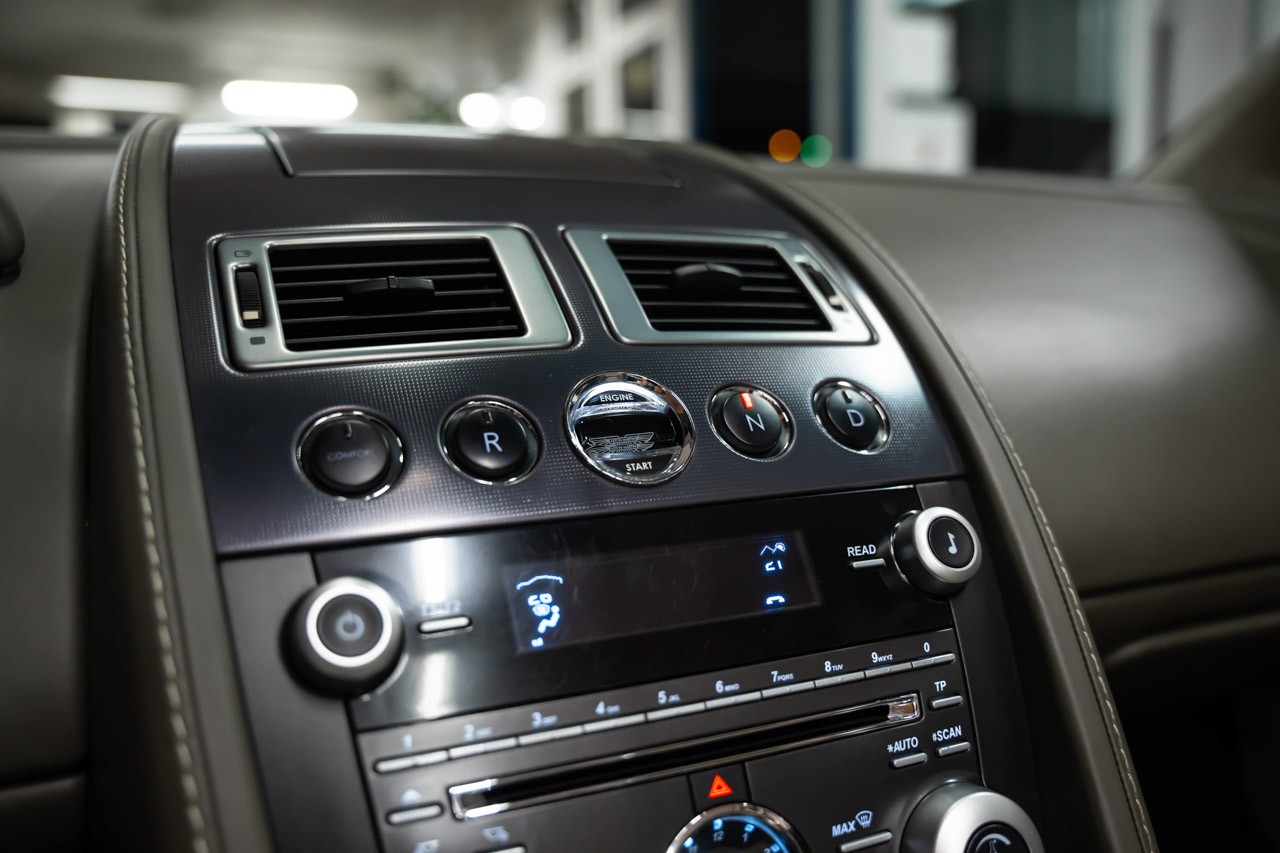 ASTON MARTIN V8 Vantage 4.7 Sportshift-image-18