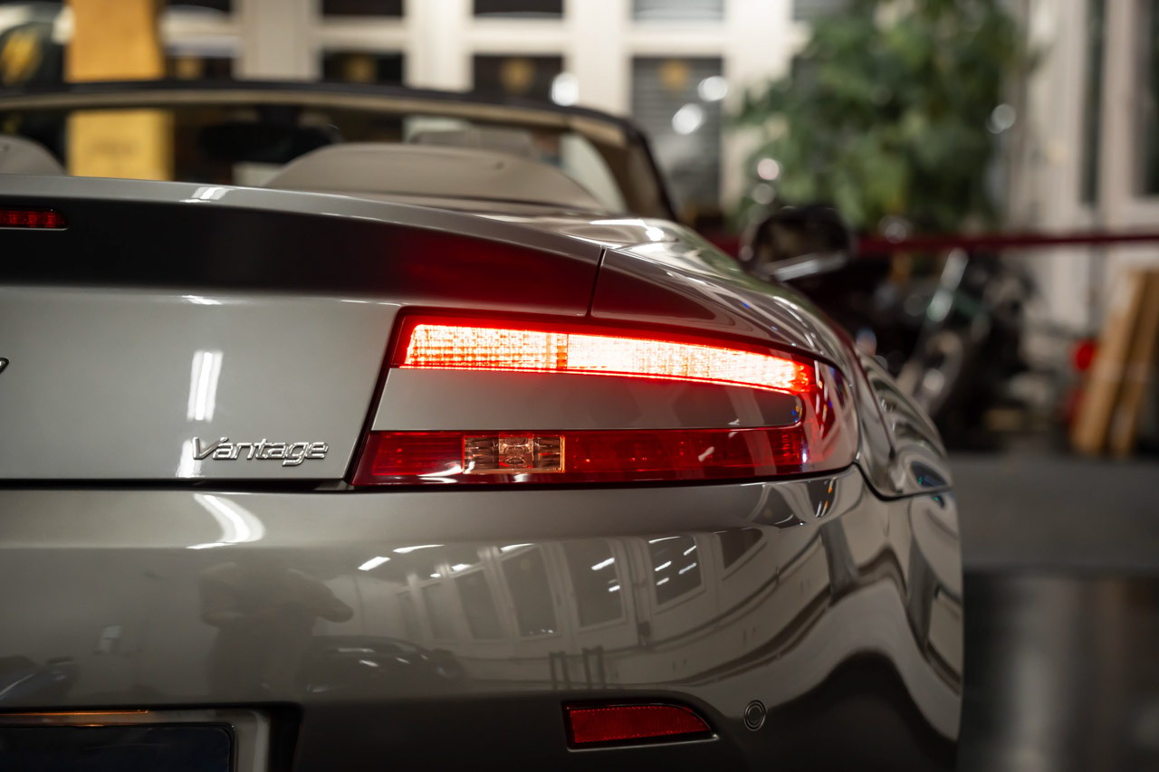 ASTON MARTIN V8 Vantage 4.7 Sportshift-image-9