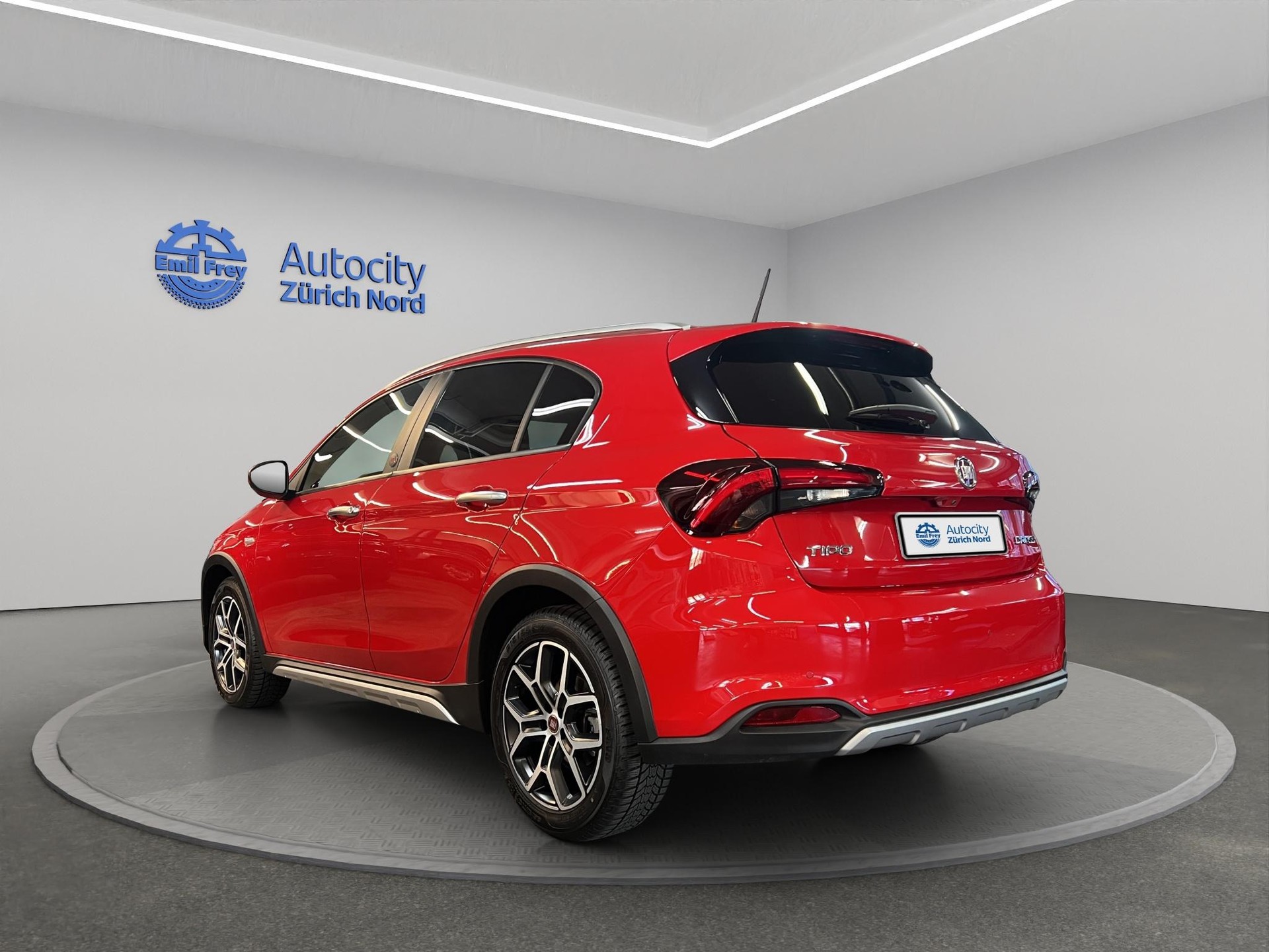 FIAT Tipo 1.6 MultiJet Cross-showroom-element-2