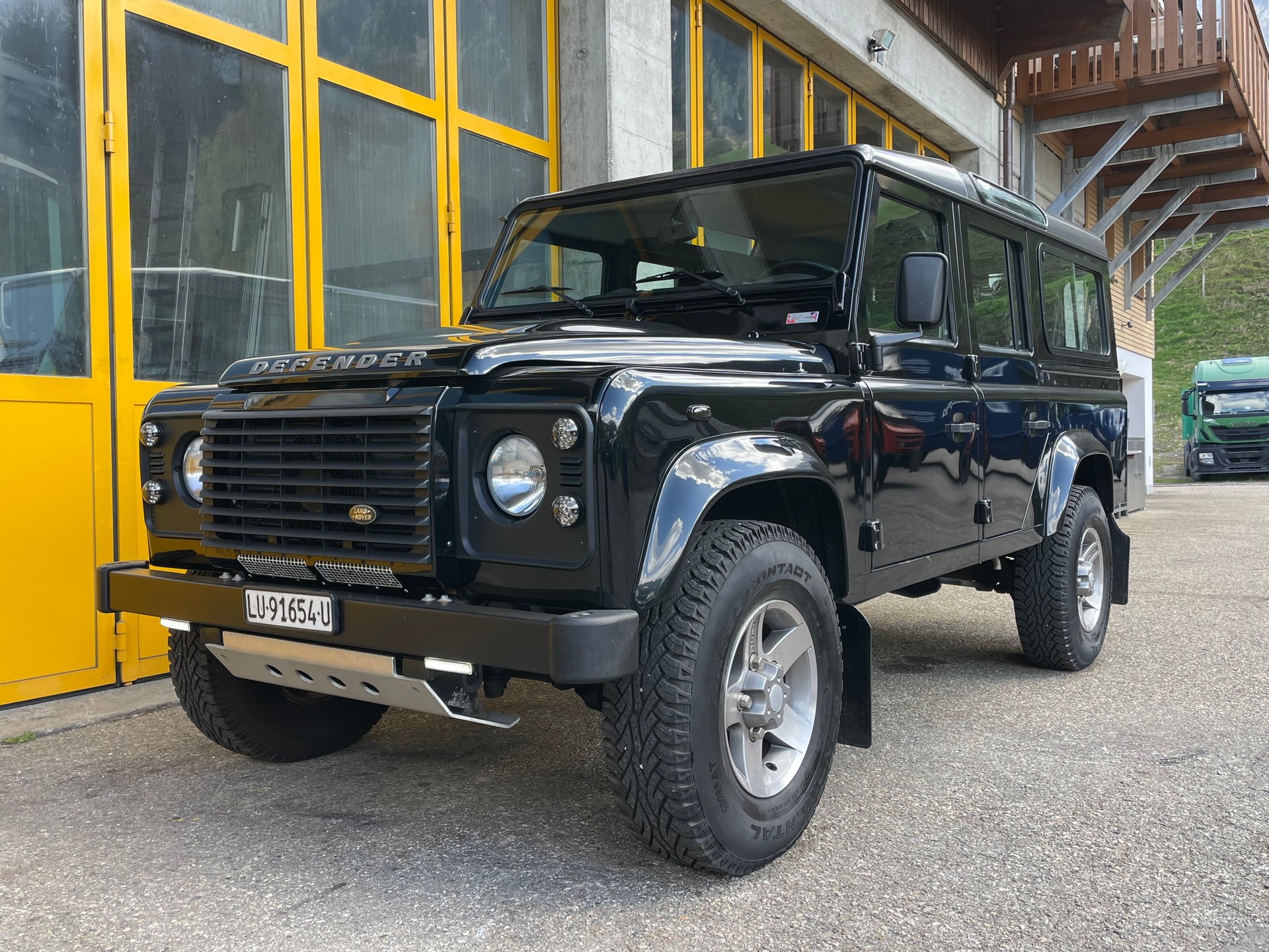 LAND ROVER Defender 110 2.2 TD4 Station Wagon Legend-image-1